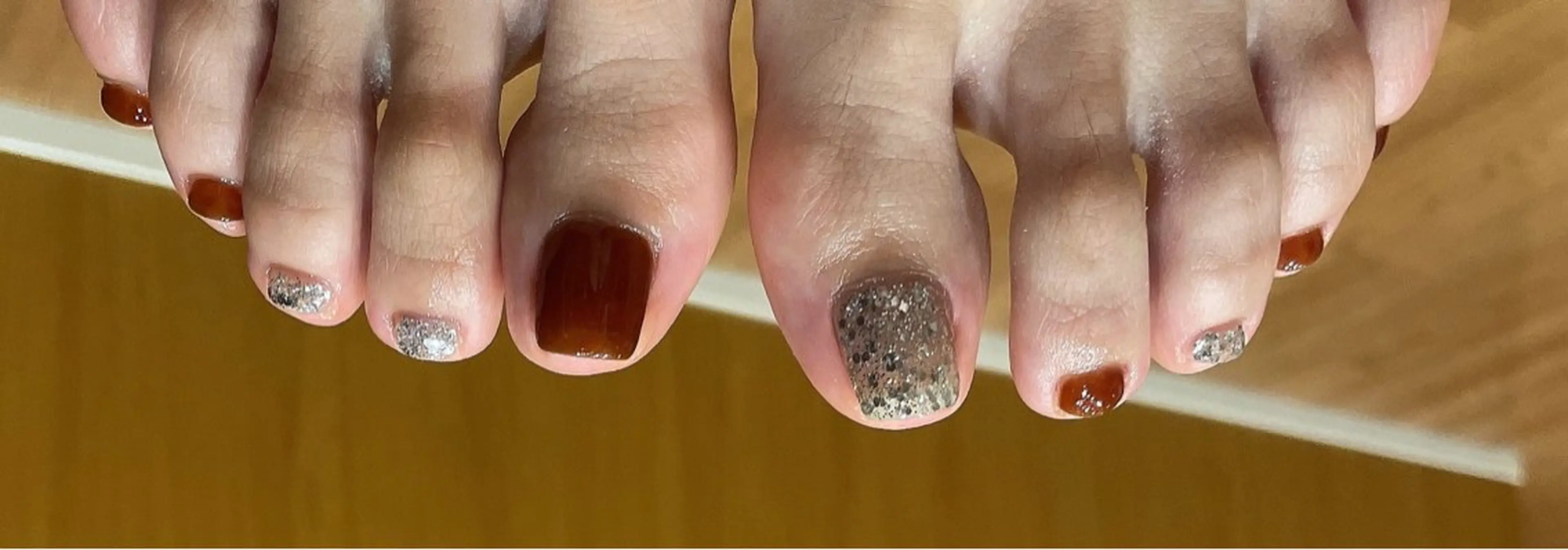 ネイル ラメ(グリッター) フットネイル liberté所属・liberté🫧 新小岩のネイルデザイン