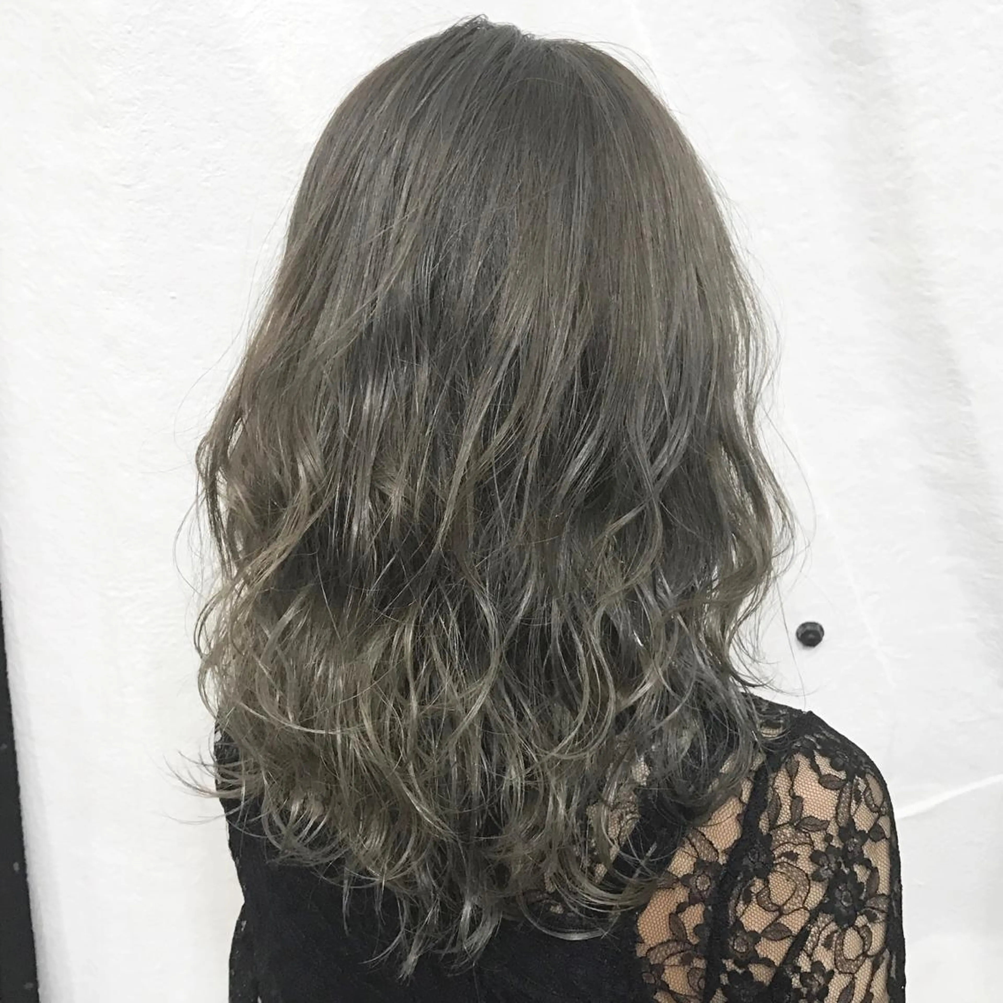 カラー アッシュ ブルーカラー ブルーグレー 透明感カラー ハイライトカラー サロウィン所属・K-POP好き美容師 🇰🇷Kai.Yのヘアスタイル