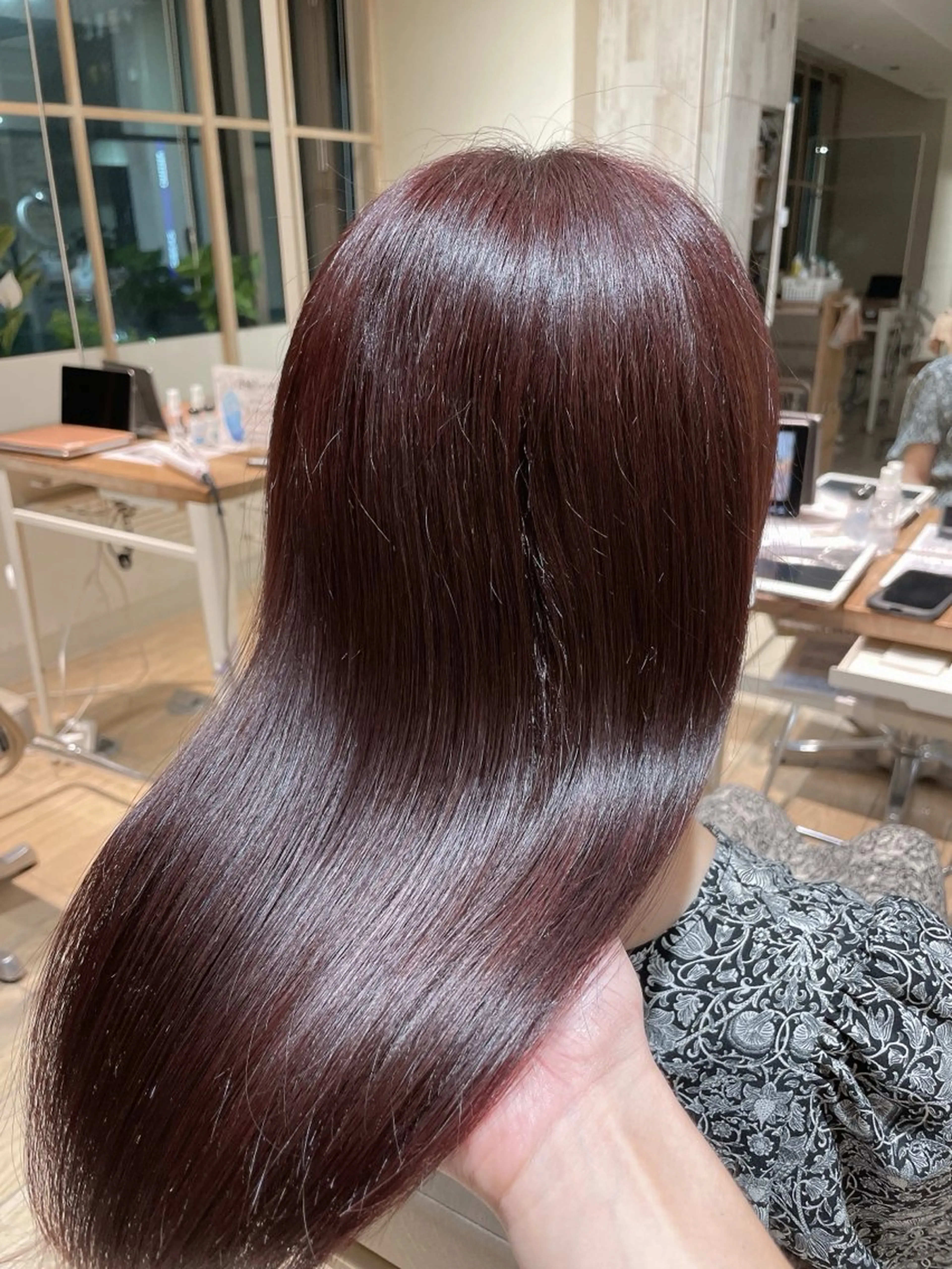 ロング Yui / ユイ 艶々カラー🩵´-のヘアスタイル