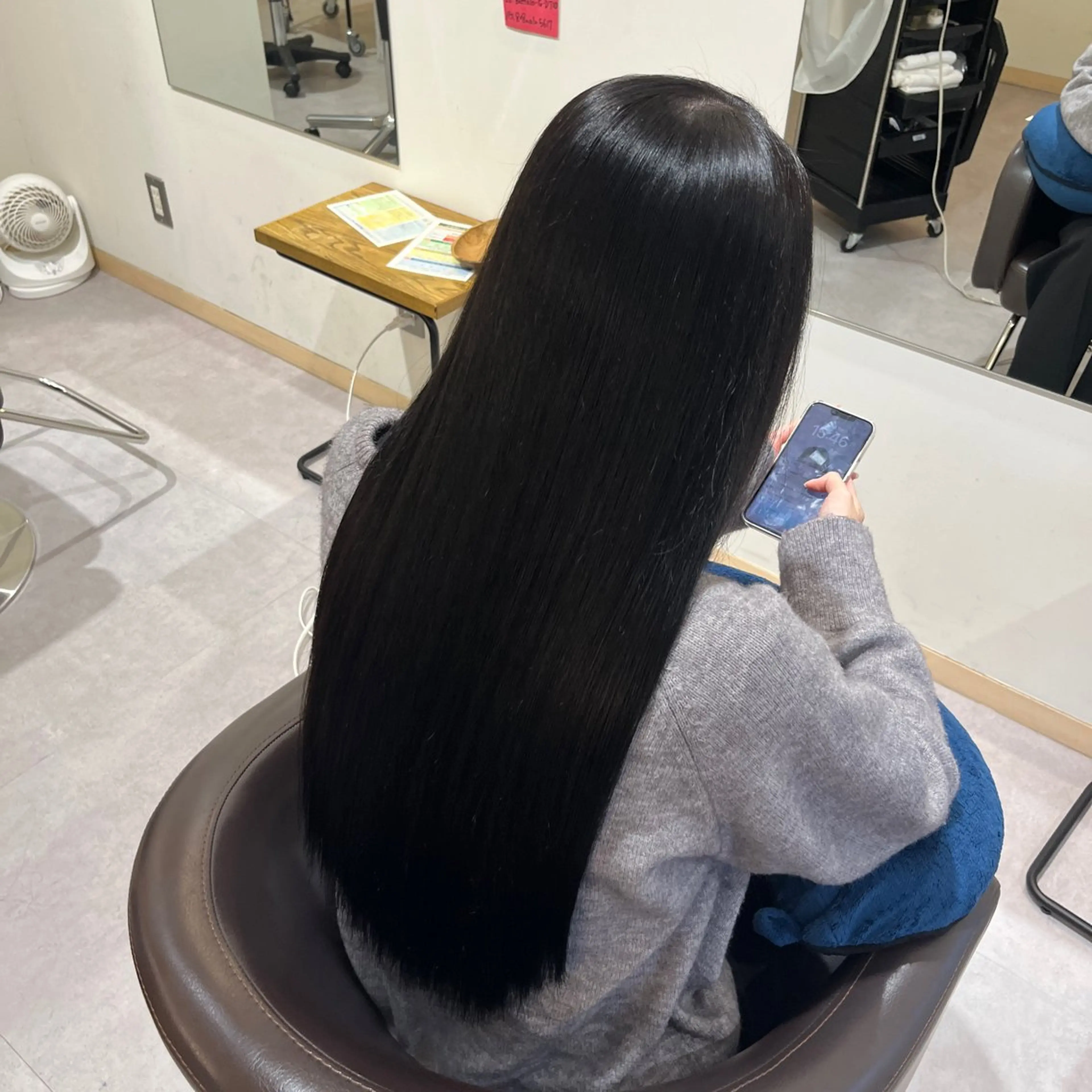 カラー 荒井 茉凜のヘアスタイル
