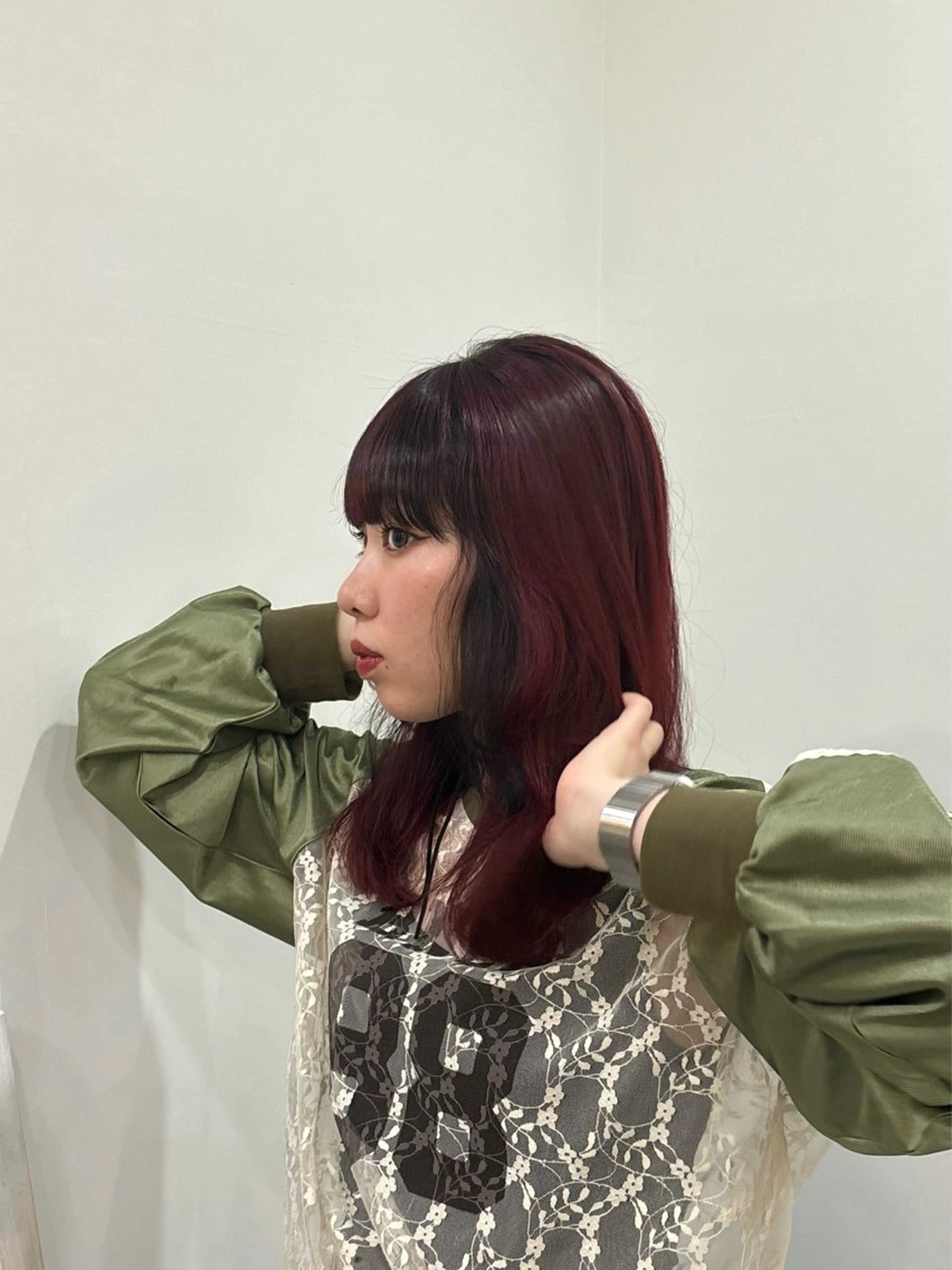 ミディアム カラー 黒髪 レッドカラー 顔周りカット 小顔カット Ｆ.まひろ🎀 暖色カラー／ベージュのヘアスタイル