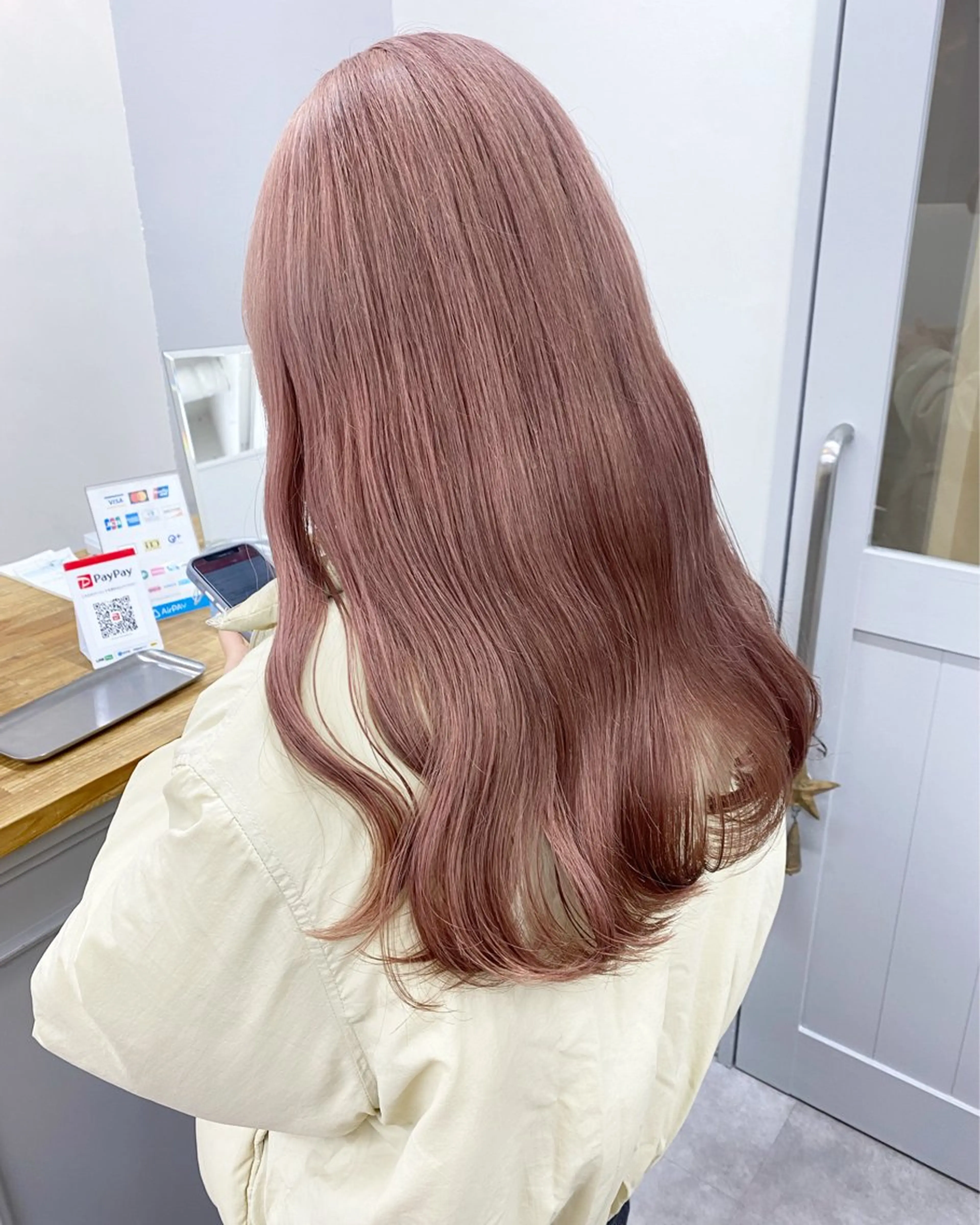 セミロング カラー ベージュカラー ブリーチ ピンクカラー ピンクベージュ カット ヘアカラー hair design verda所属・レイヤー暖色カラー 池袋Yamamotoのヘアスタイル