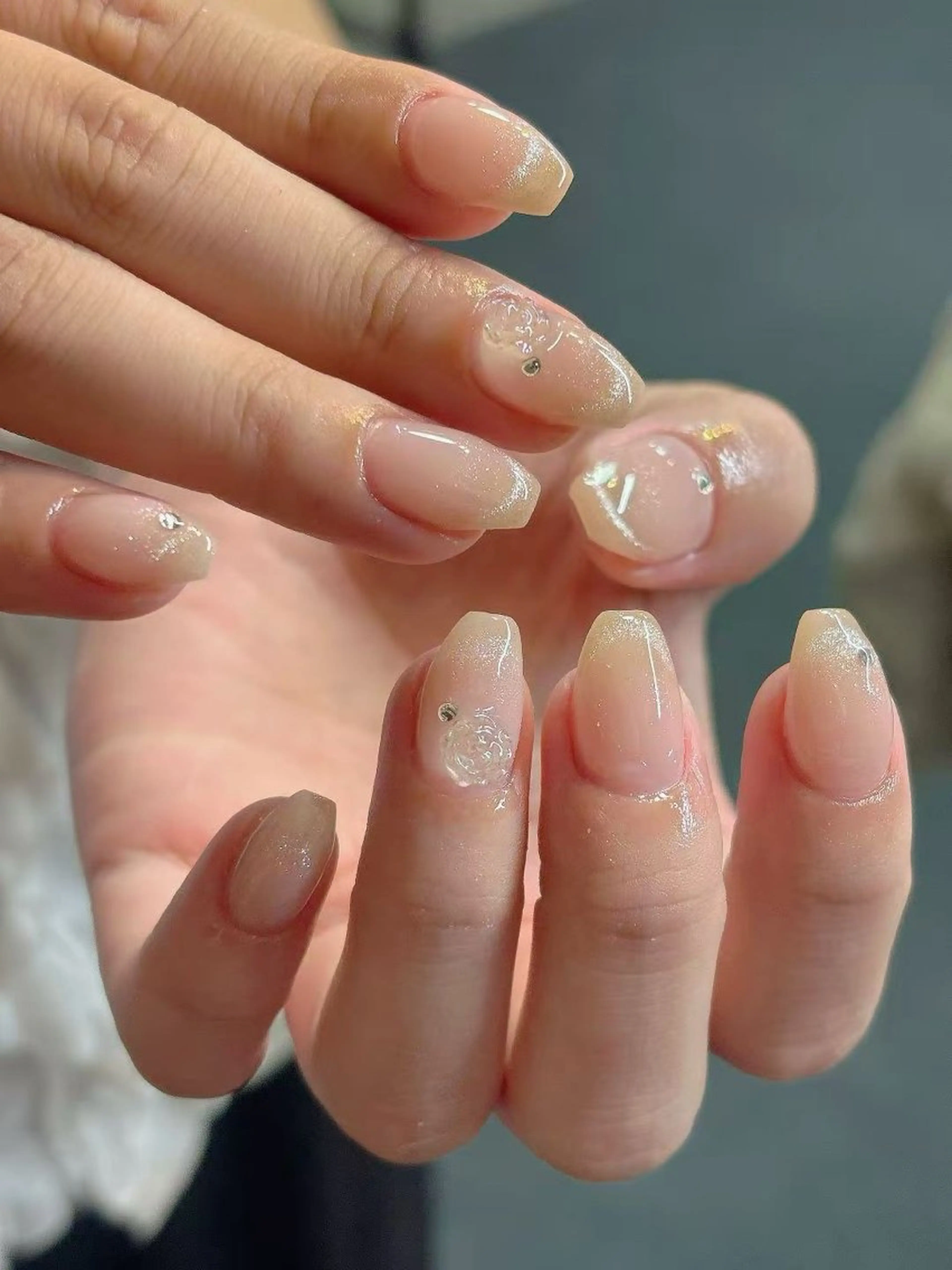 ネイル フレンチネイル キラキラネイル マグネットネイル マグネットフレンチ オフィスネイル ハンドネイル ハンドケア 🎀NAIL🎀 AI🪄︎︎◝✩のネイルデザイン