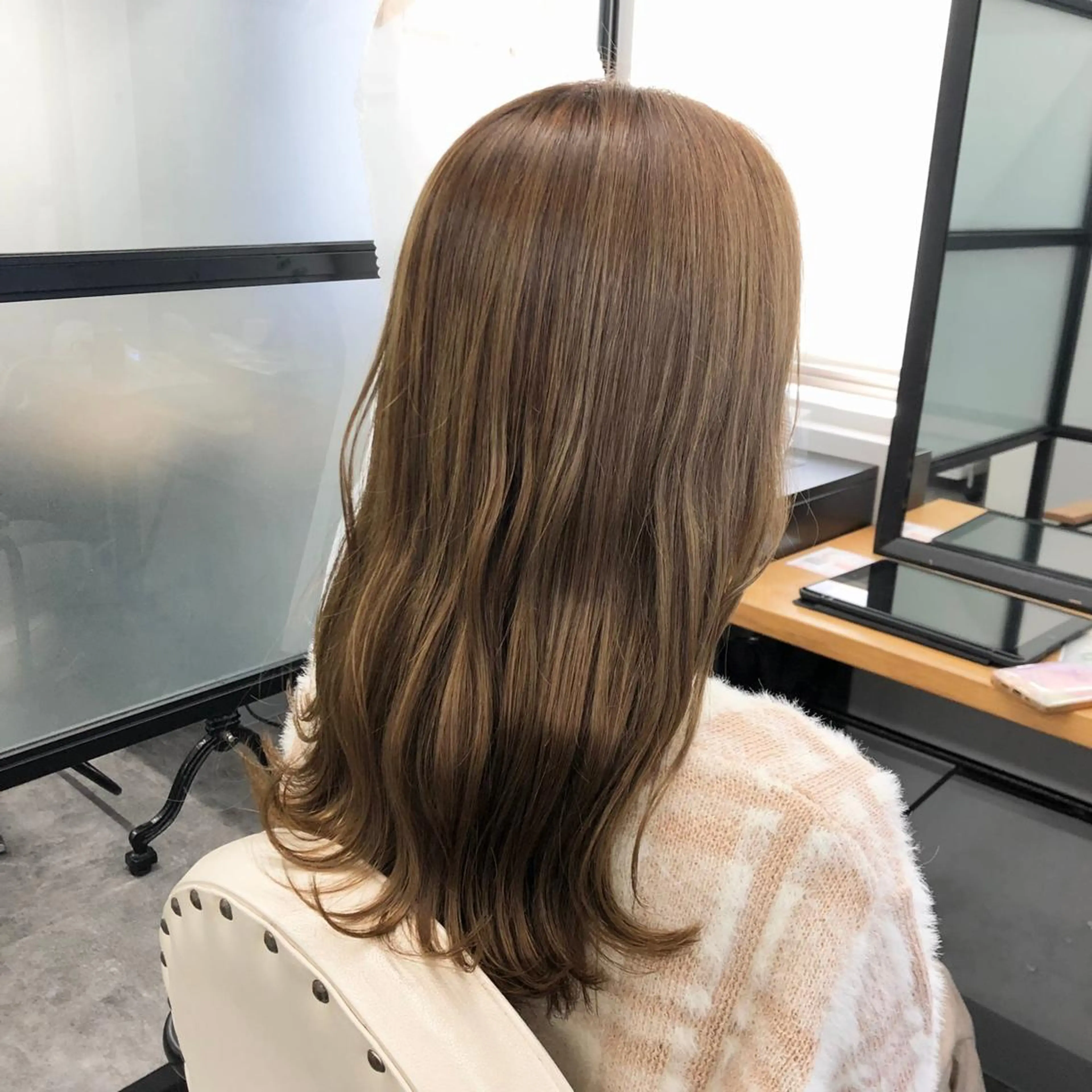 ロング カラー アディクシーカラー アッシュ バレイヤージュ ミストバング ベージュカラー N° aria 三軒茶屋のヘアスタイル