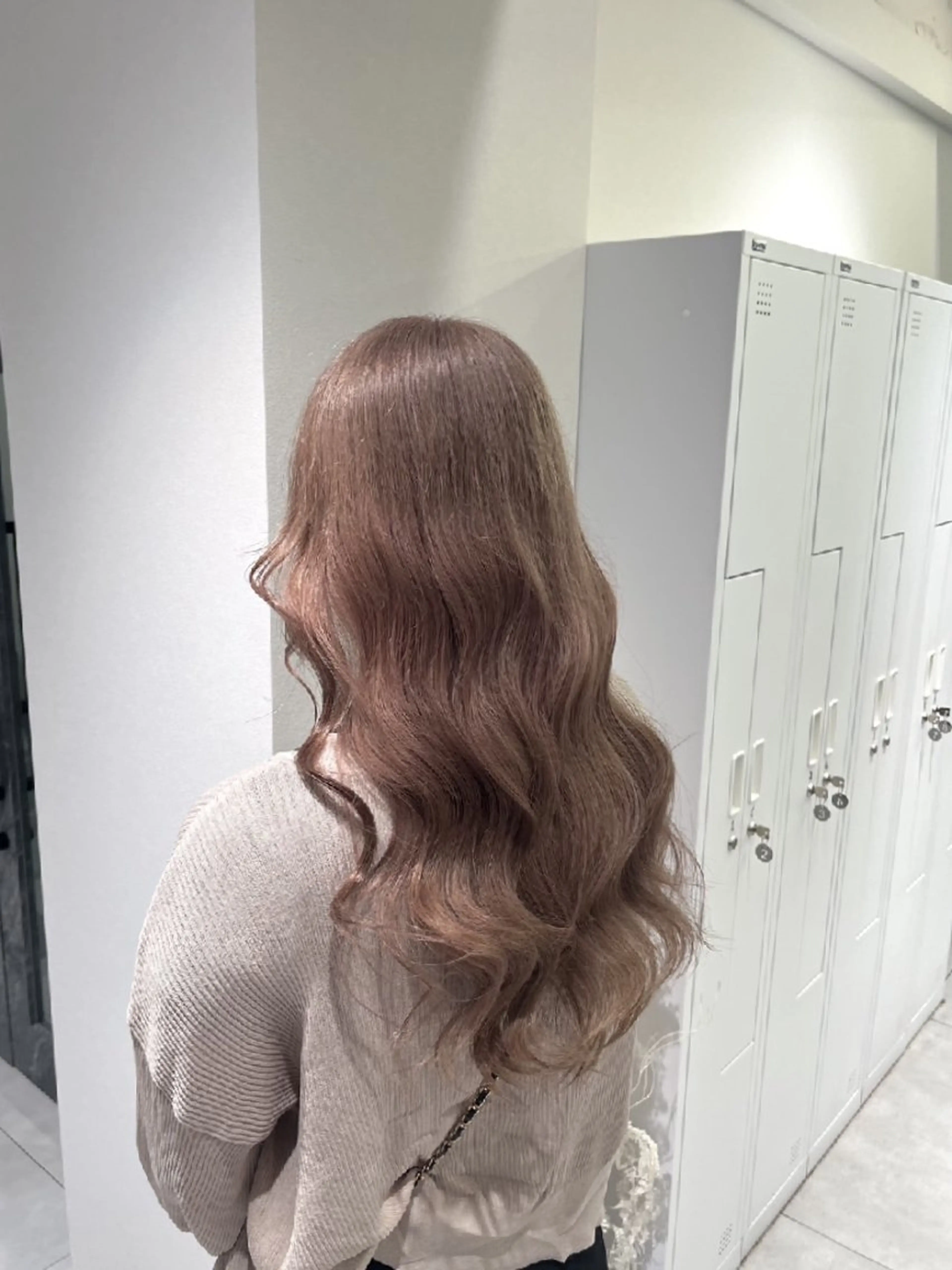 ロング ハイライト 髪質改善 韓国風ヘア レイヤーカット piLLon 心斎橋のヘアスタイル