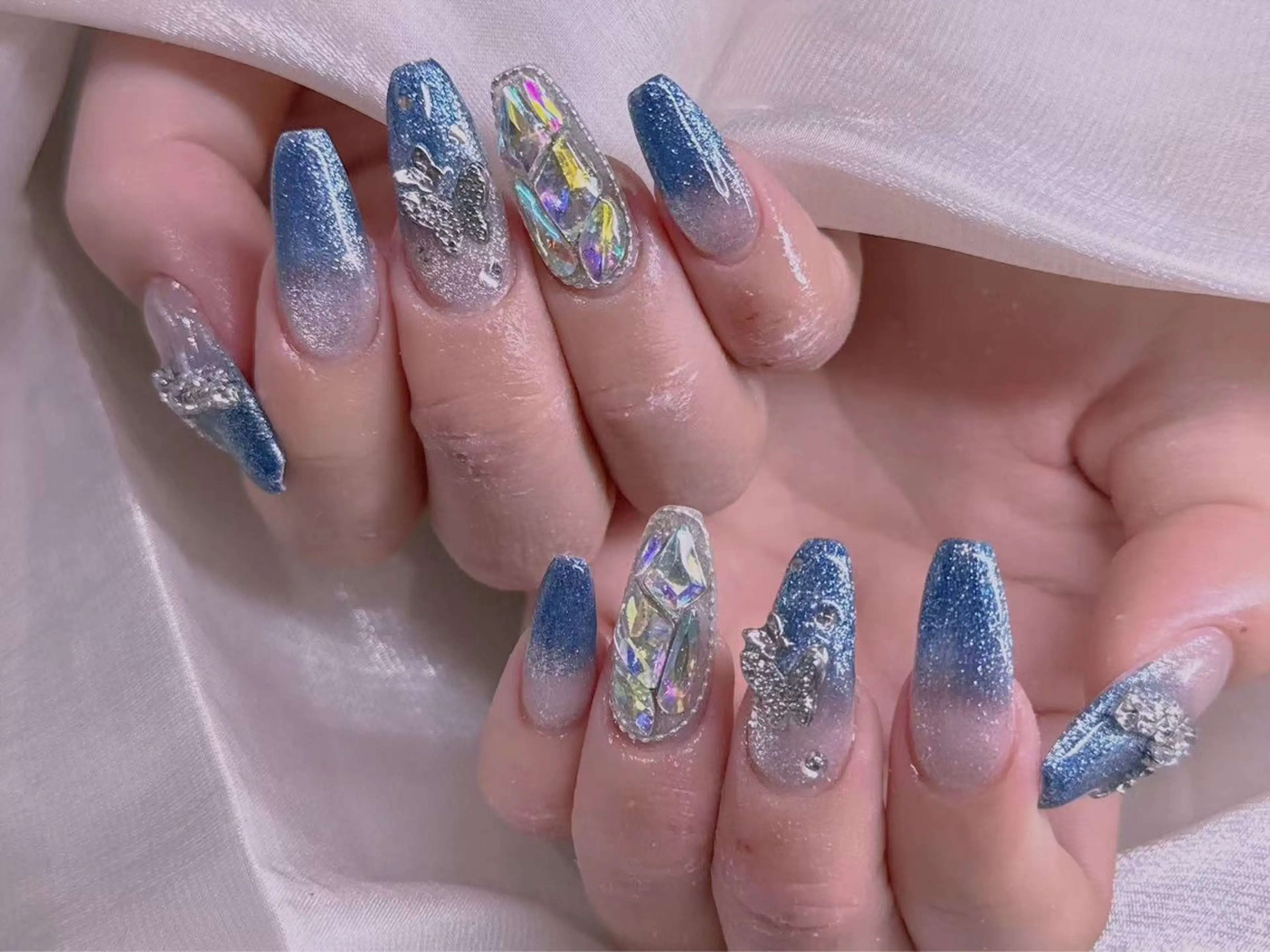 ネイル ブルー チークネイル フレンチネイル ジェルネイル ハート ハンドネイル 美爪パラジェル導入店 Sunnilyのネイルデザイン