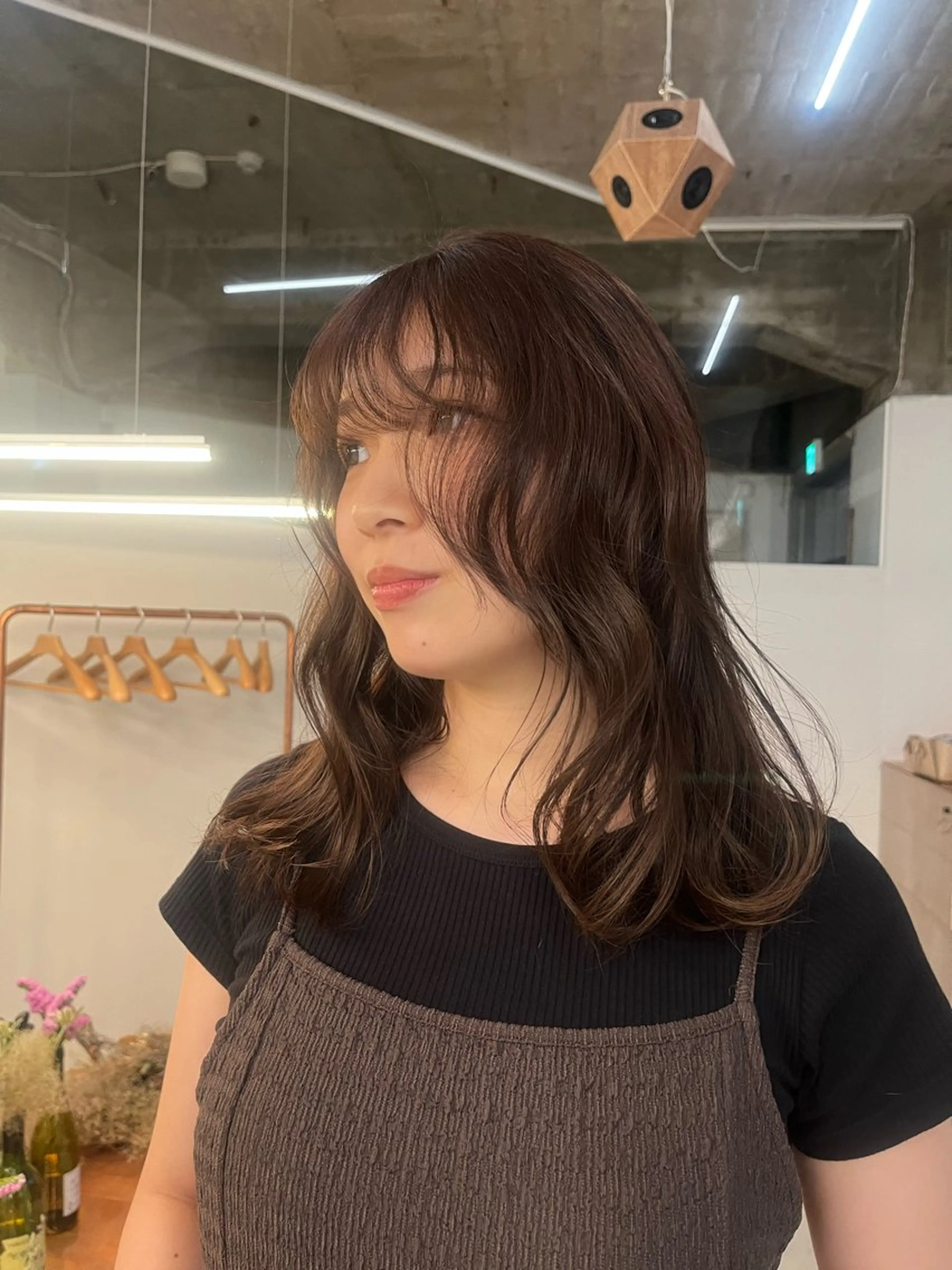 セミロング みさき/レイヤー/ハ イトーン指名No.1のヘアスタイル