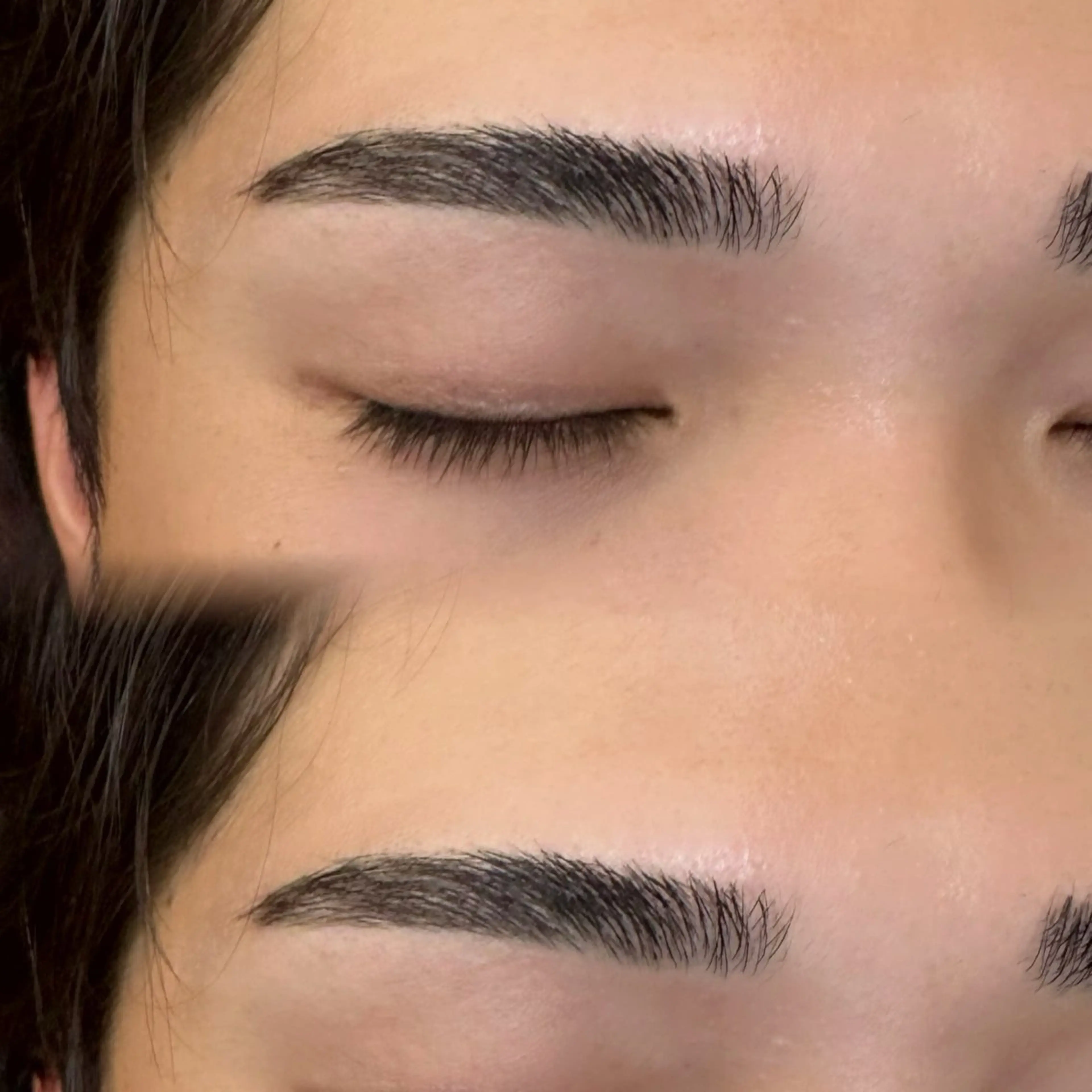 🟦眉毛矯正(ブロウリフト)+アイブロウWAXの写真