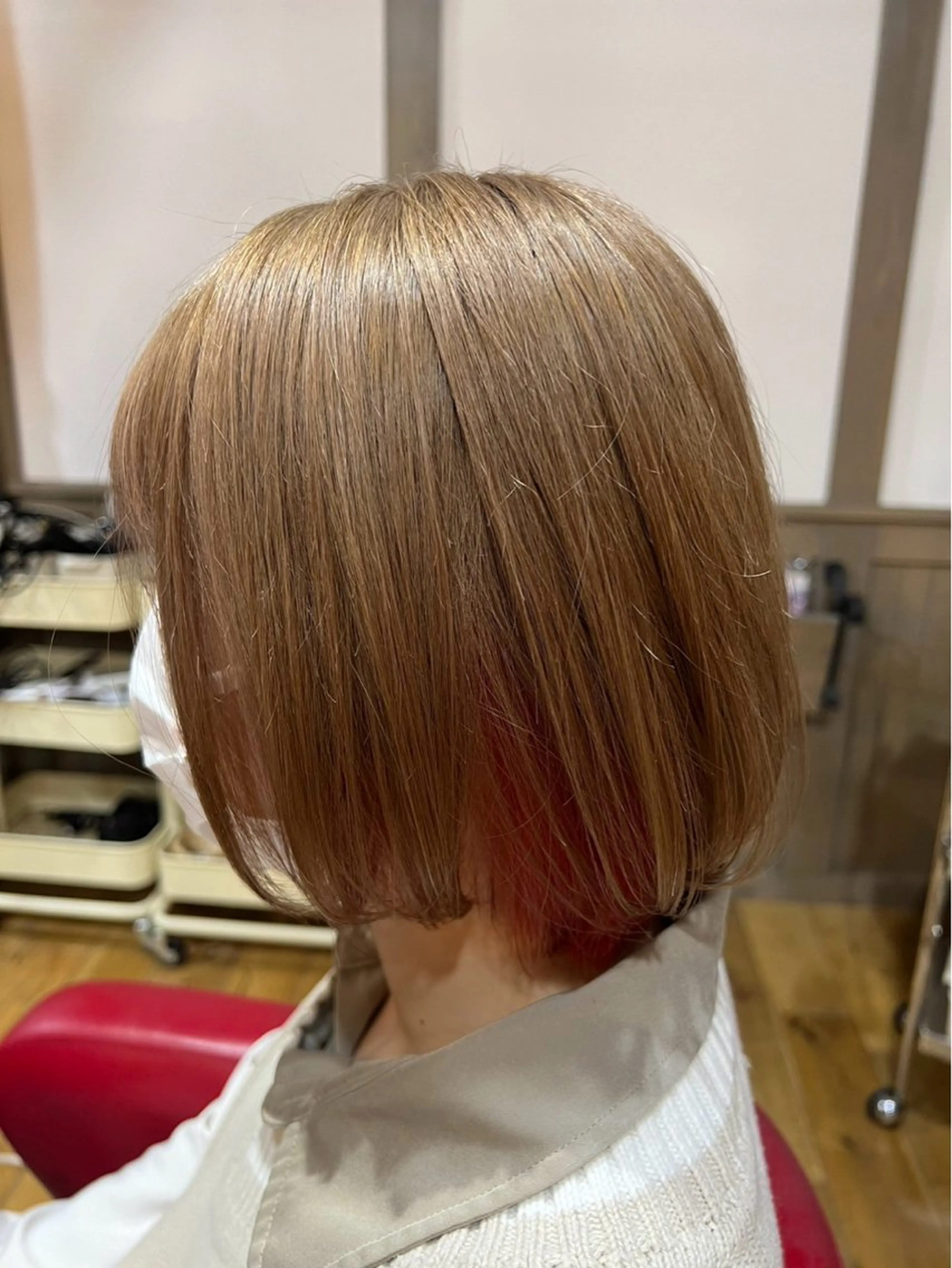 カラー 篠田 有沙のヘアスタイル