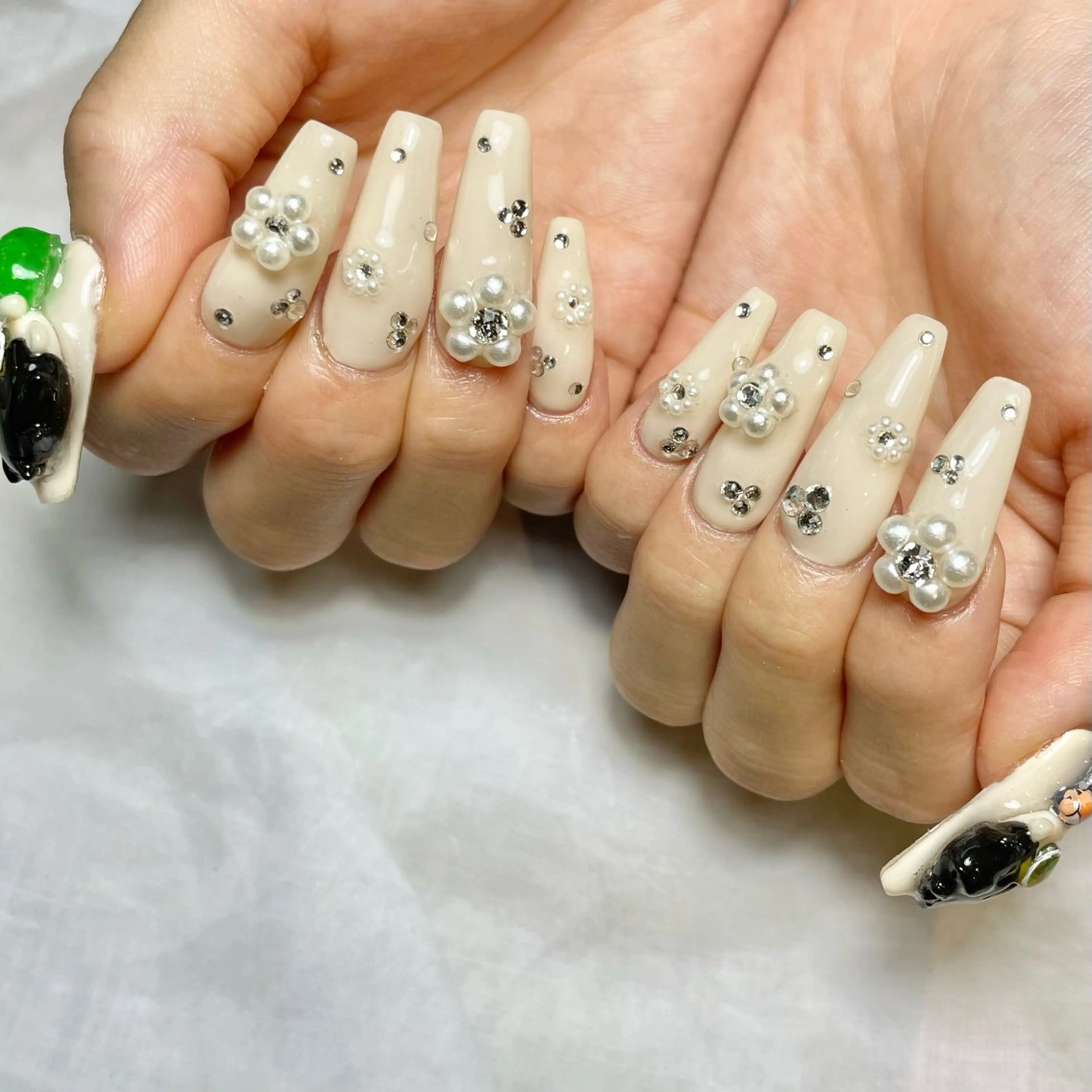 ネイル 持ち込み ホワイト ハンドネイル Reflection marikoのネイルデザイン