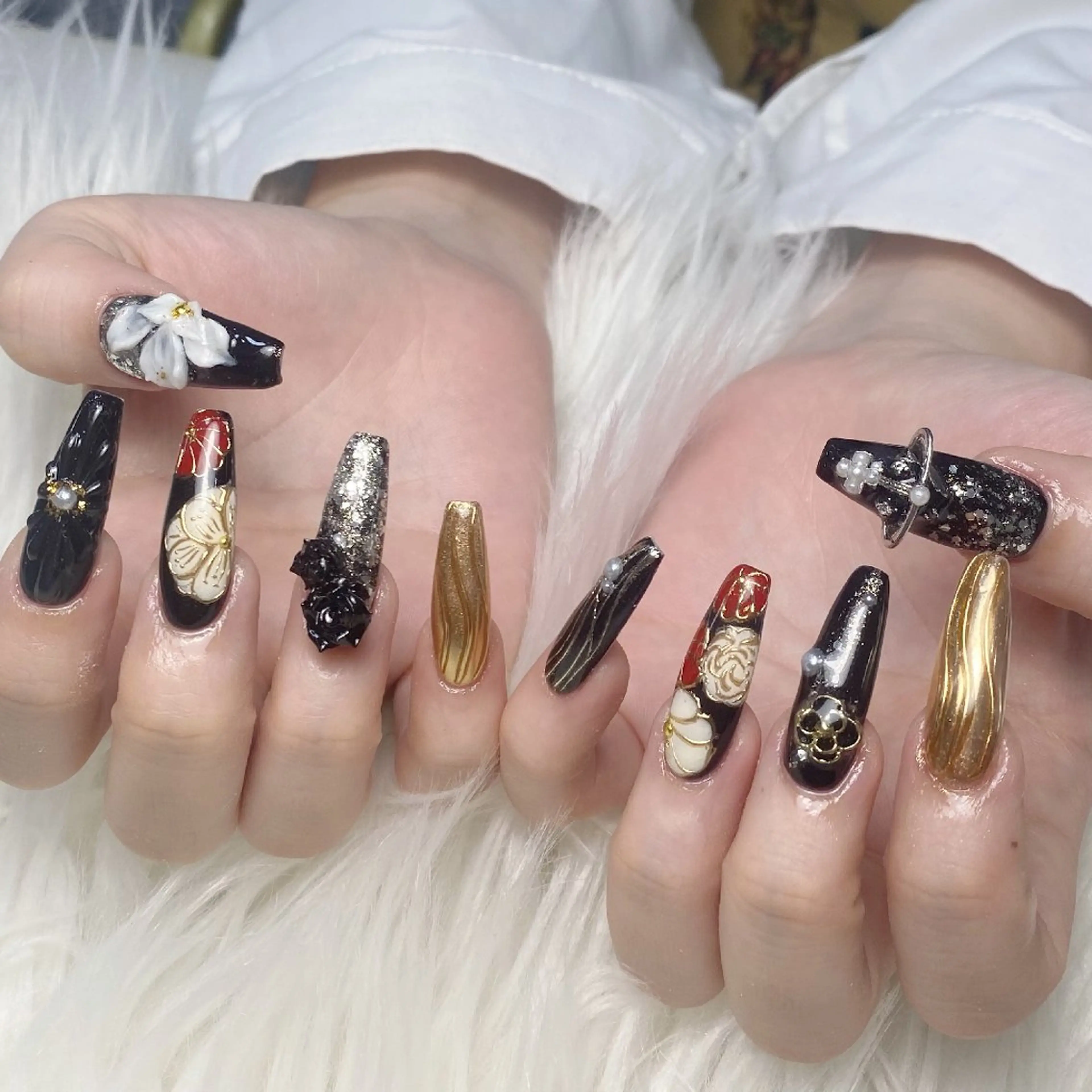 ネイル チークネイル フレンチネイル ジェルネイル ガーリー キラキラネイル ハンドネイル UM Nail Salonのネイルデザイン