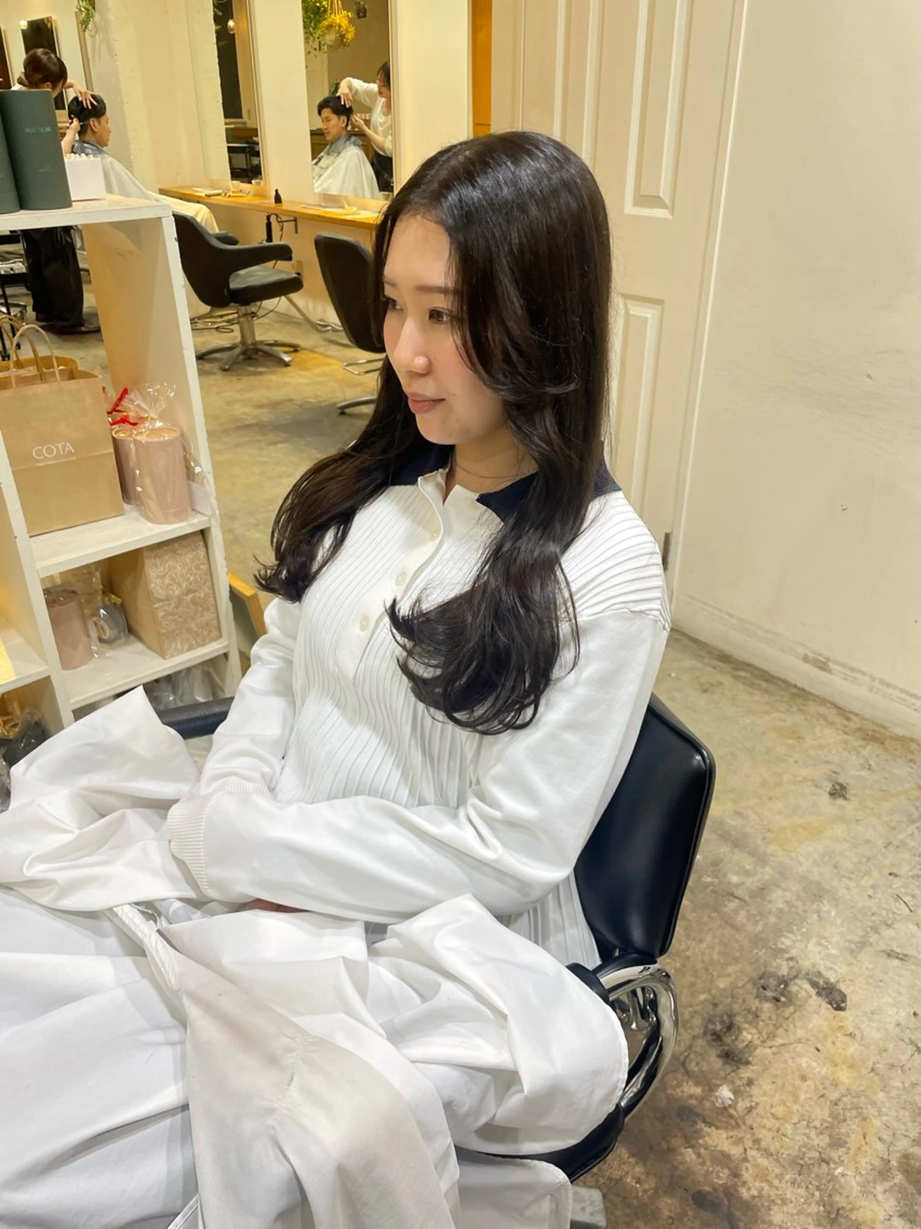 ロング カラー ブラウンカラー オリーブブラウン MIOベージュカラー 柔らかいカラーのヘアスタイル