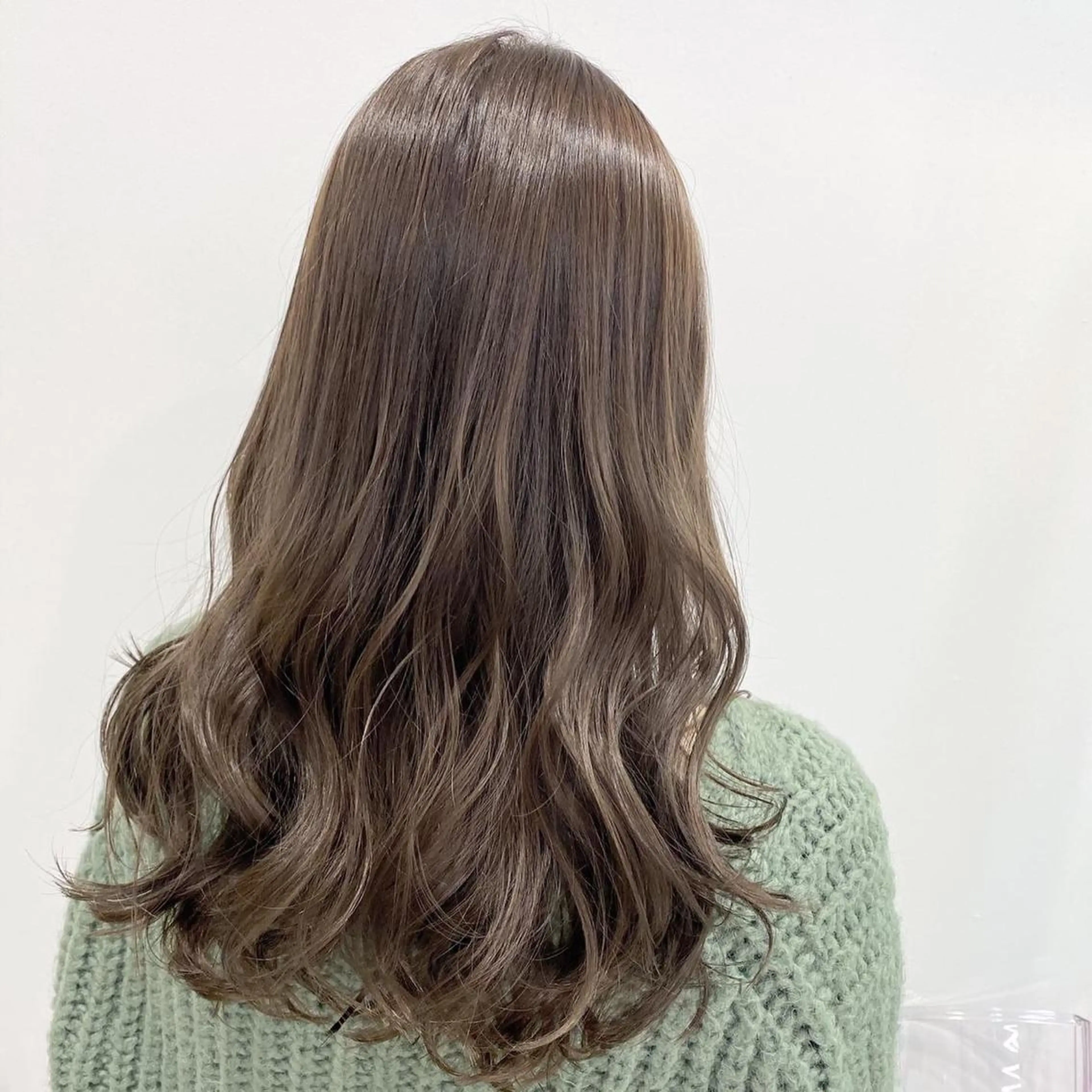 セミロング カラー ベージュカラー 透明感カラー グレージュ 韓国レイヤー 似合わせカラーのヘアスタイル