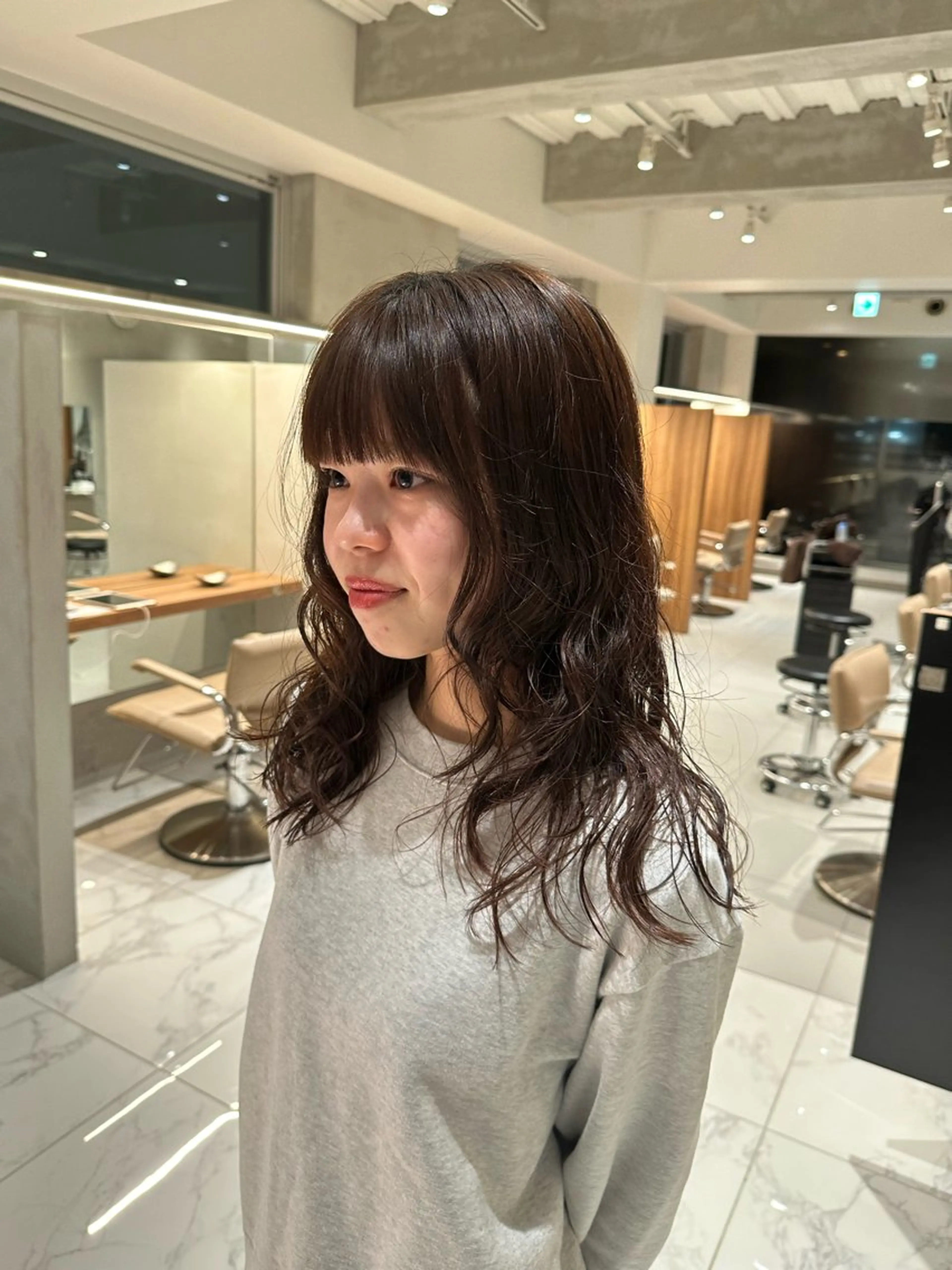 セミロング セミロングパーマ 透明感モテ艶髪カラー Gallicaイリサのヘアスタイル