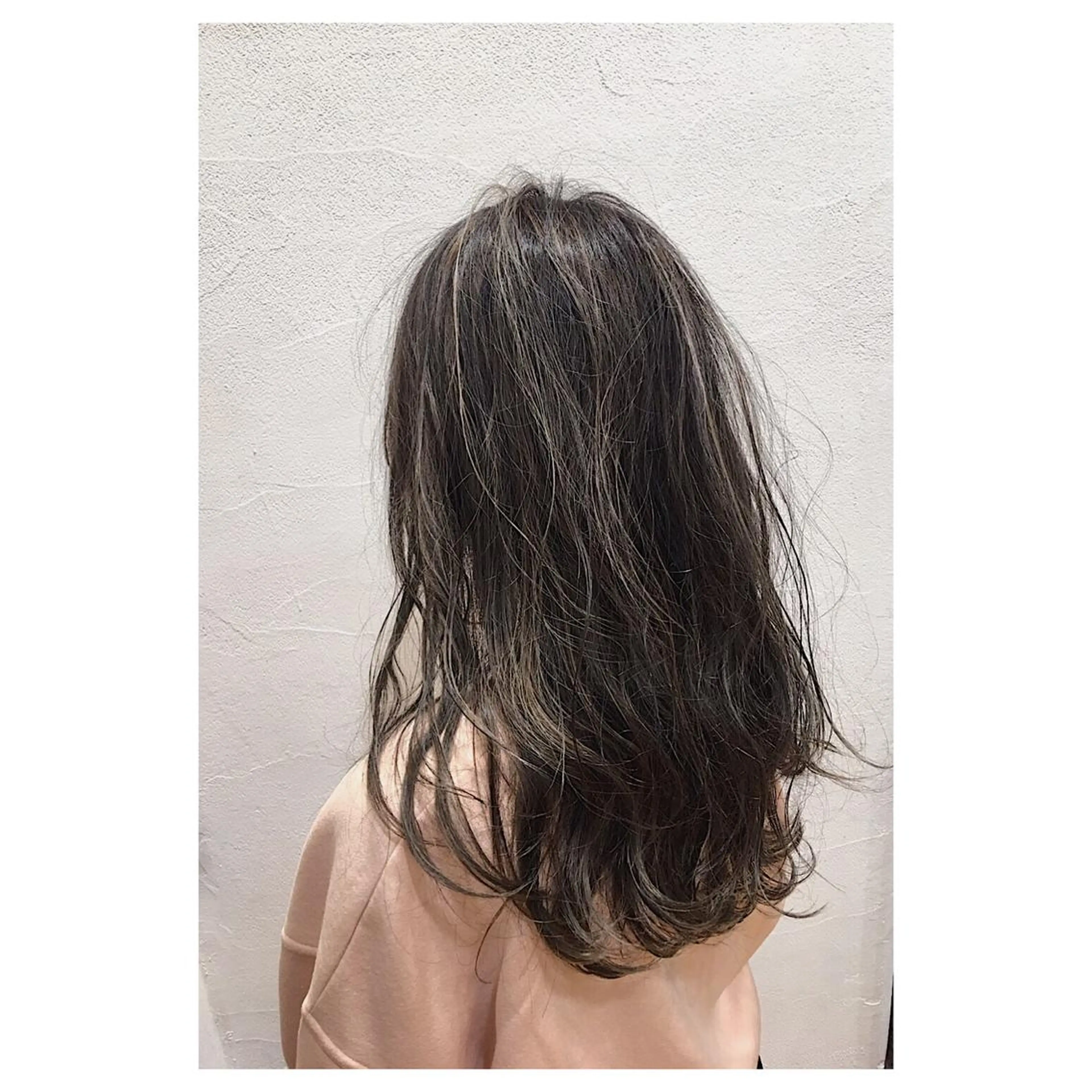 セミロング カラー ダークグレー ハイライトカラー ハイライト カットが得意 🫧ショートボブ🫧のヘアスタイル