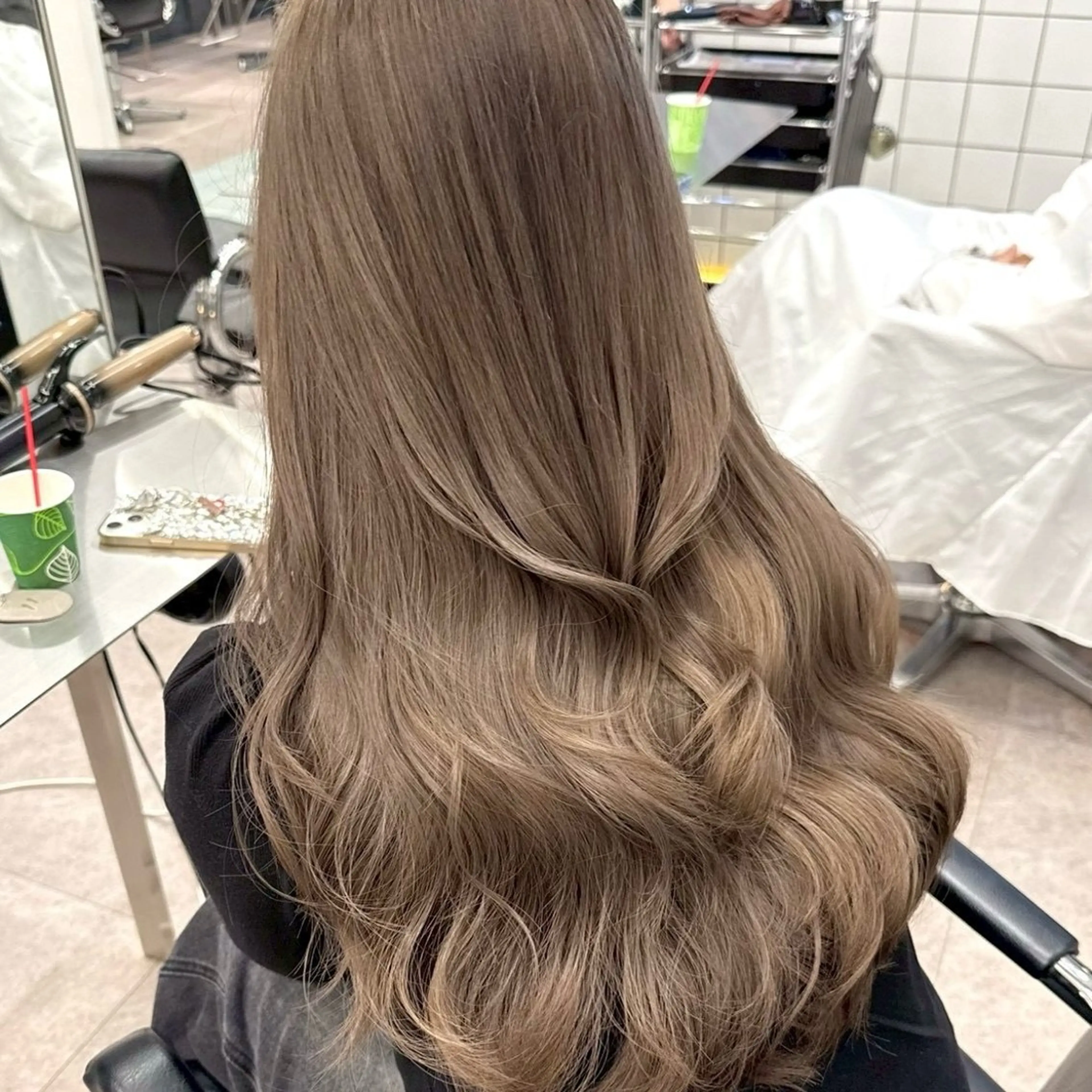 ロング カラー ブリーチ 透明感カラー ヘアカラー ミルクティーベージュ 🩰🤎miharuのヘアスタイル