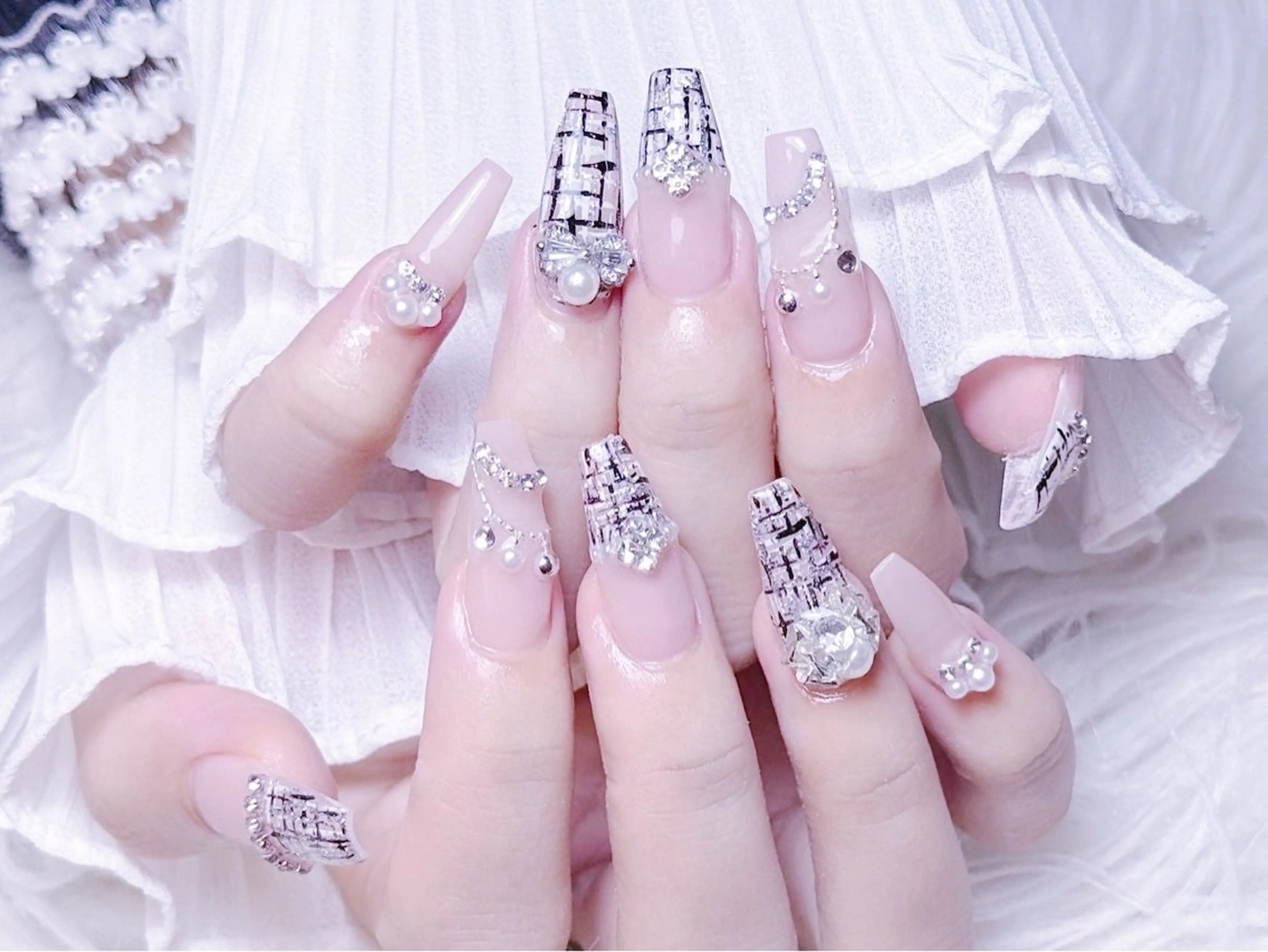 ネイル チークネイル 長さ出し フラワーネイル フレンチネイル ガーリー ハンドネイル NEW NAIL 池袋のネイルデザイン