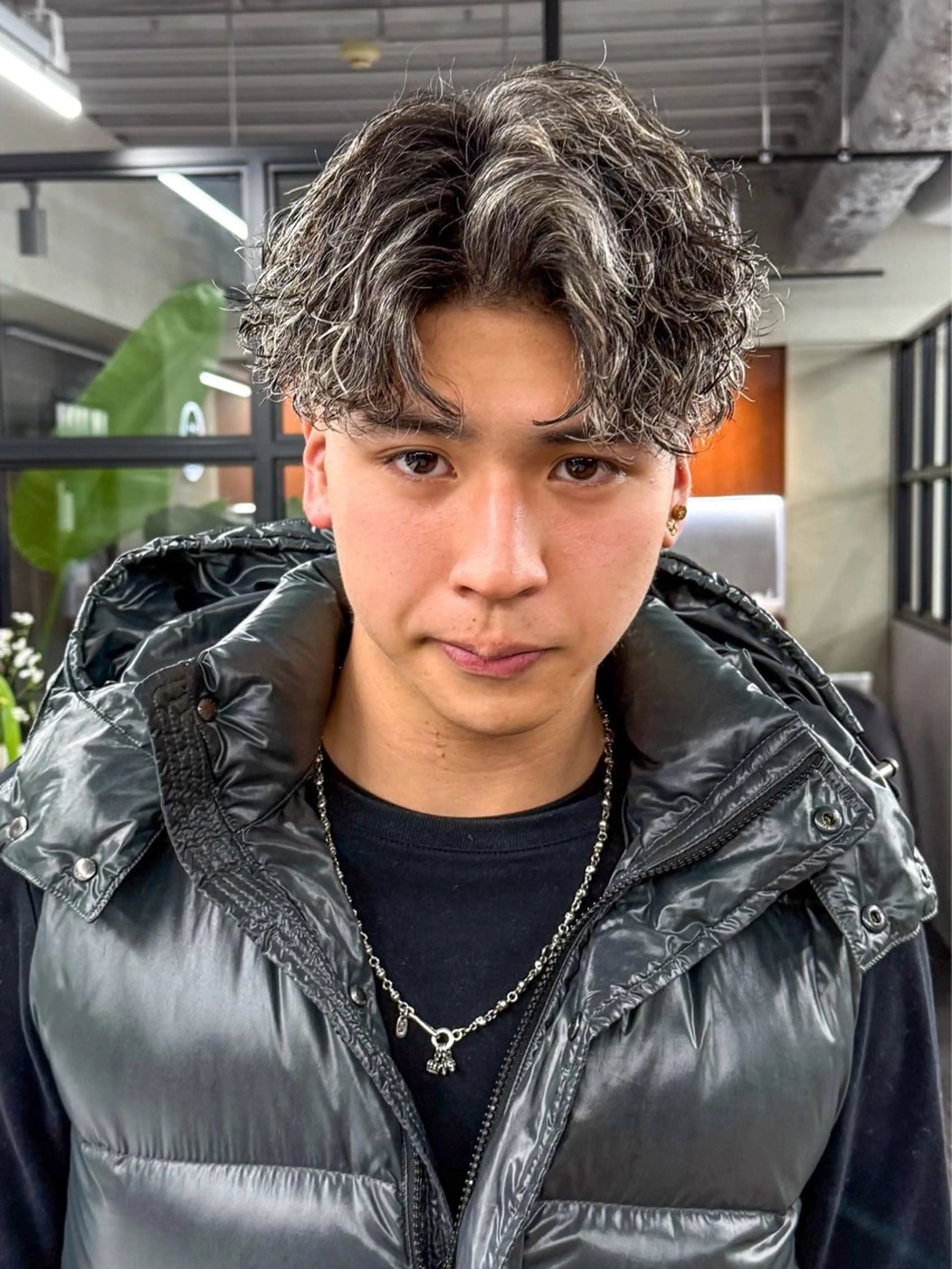 カラー パーマ メンズ メンズハイライト メンズメッシュ メンズパーマ メンズツイストパーマ ハイライトカラー 渋谷/メンズ特化/ ショーゴのヘアスタイル