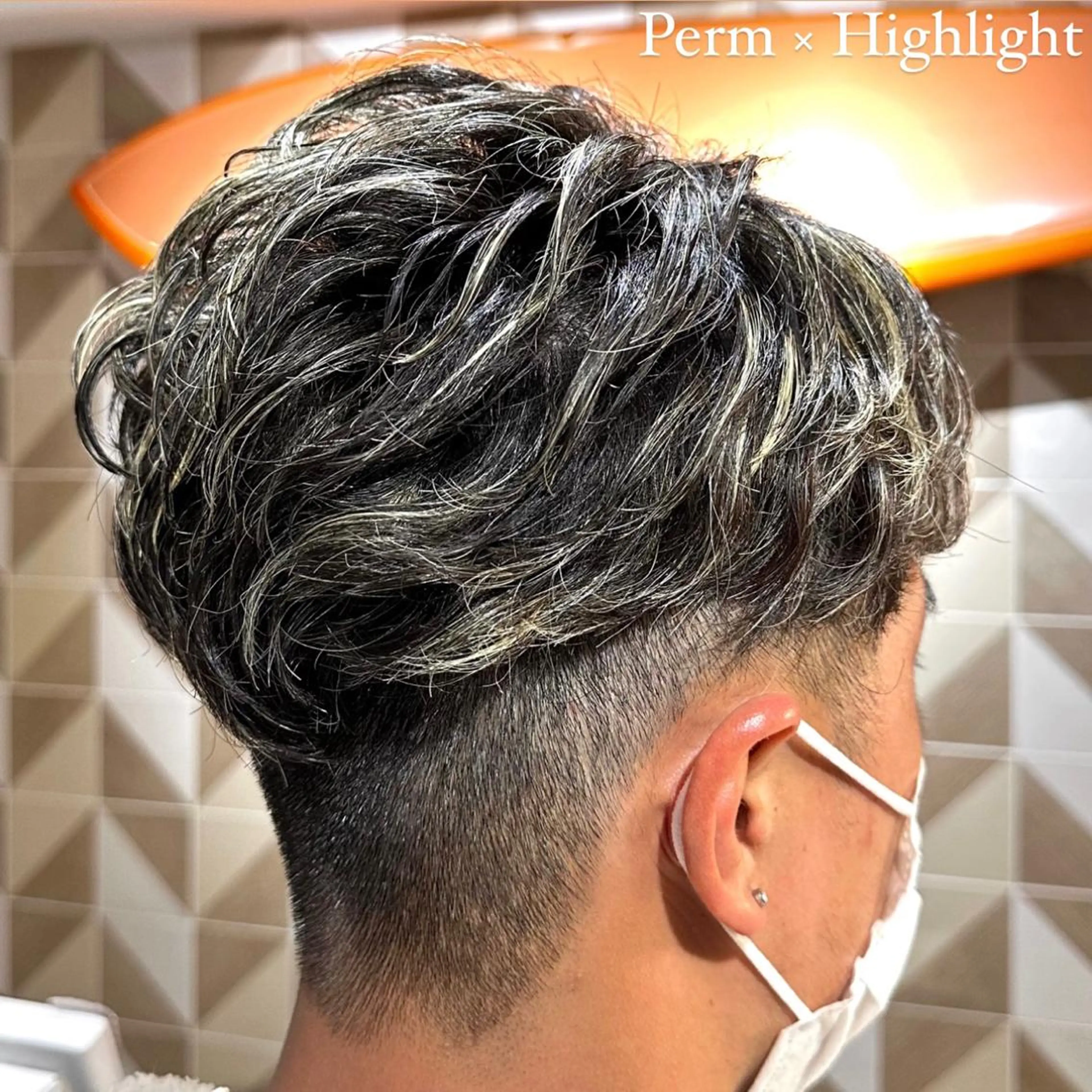 ショート カラー パーマ メンズ メンズハイライト メンズパーマ 刈り上げ ハイライトカラー ハイライト ヘアカラー 艶髪カラー/透明感 美髪/白髪/ﾑﾅｶﾀのヘアスタイル
