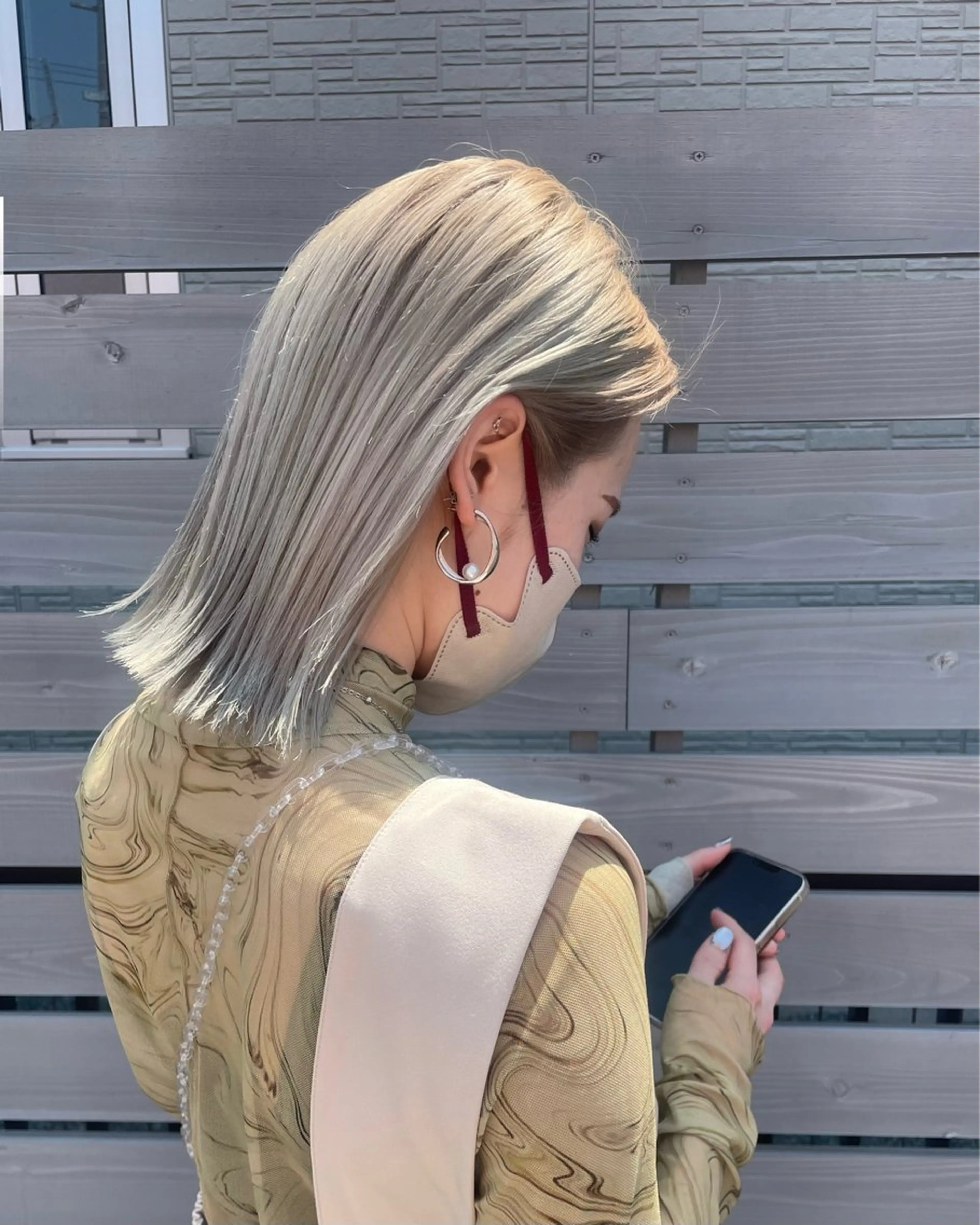 ミディアム カラー 切りっぱなしボブ ブリーチ ハイトーンカラー ボブ 髪質改善 💙ルル💙 ハイトーン/レイヤーのヘアスタイル