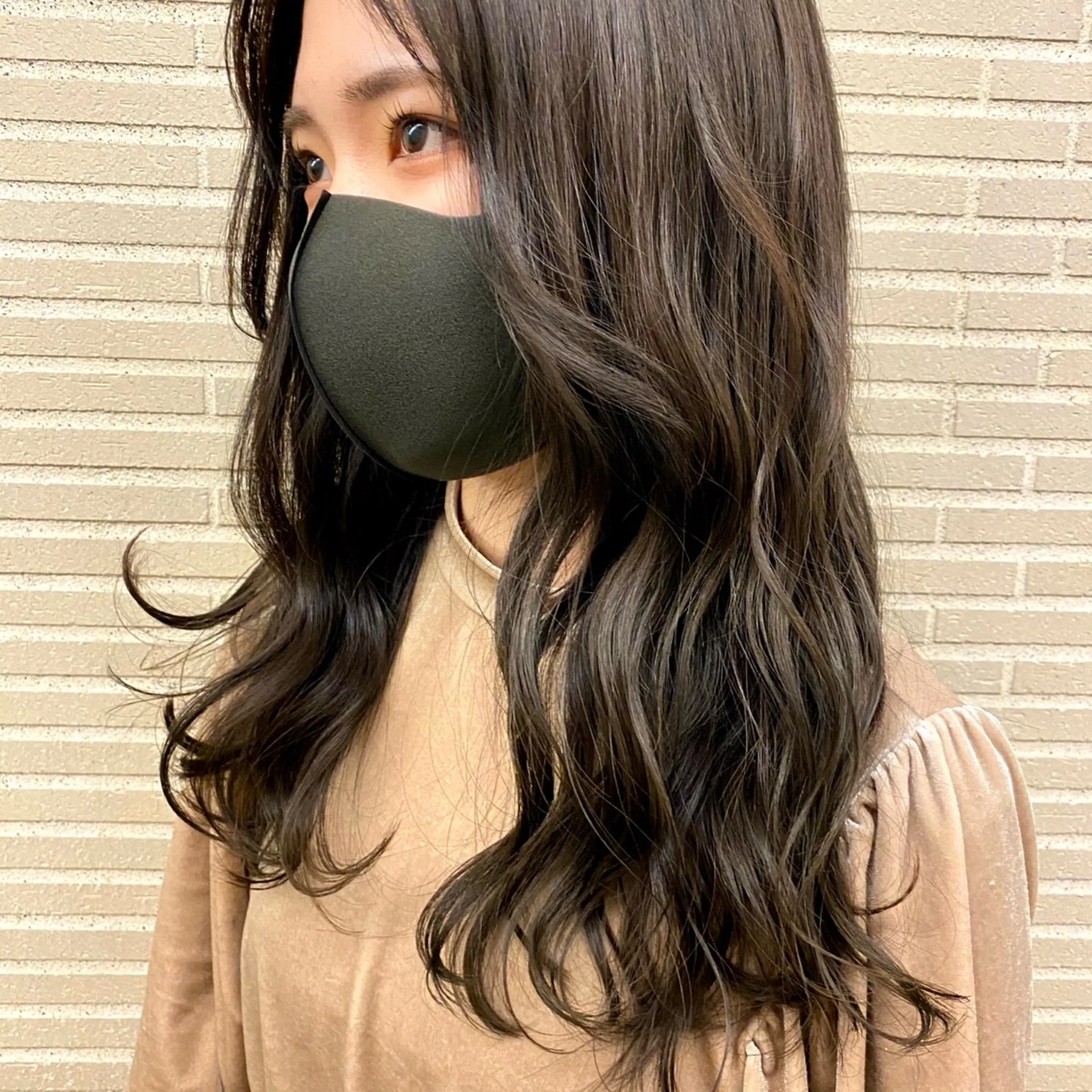 ロング カラー ベージュカラー オリーブベージュ カット ヘアカラー トリートメント 韓国ヘア nanahaのヘアスタイル