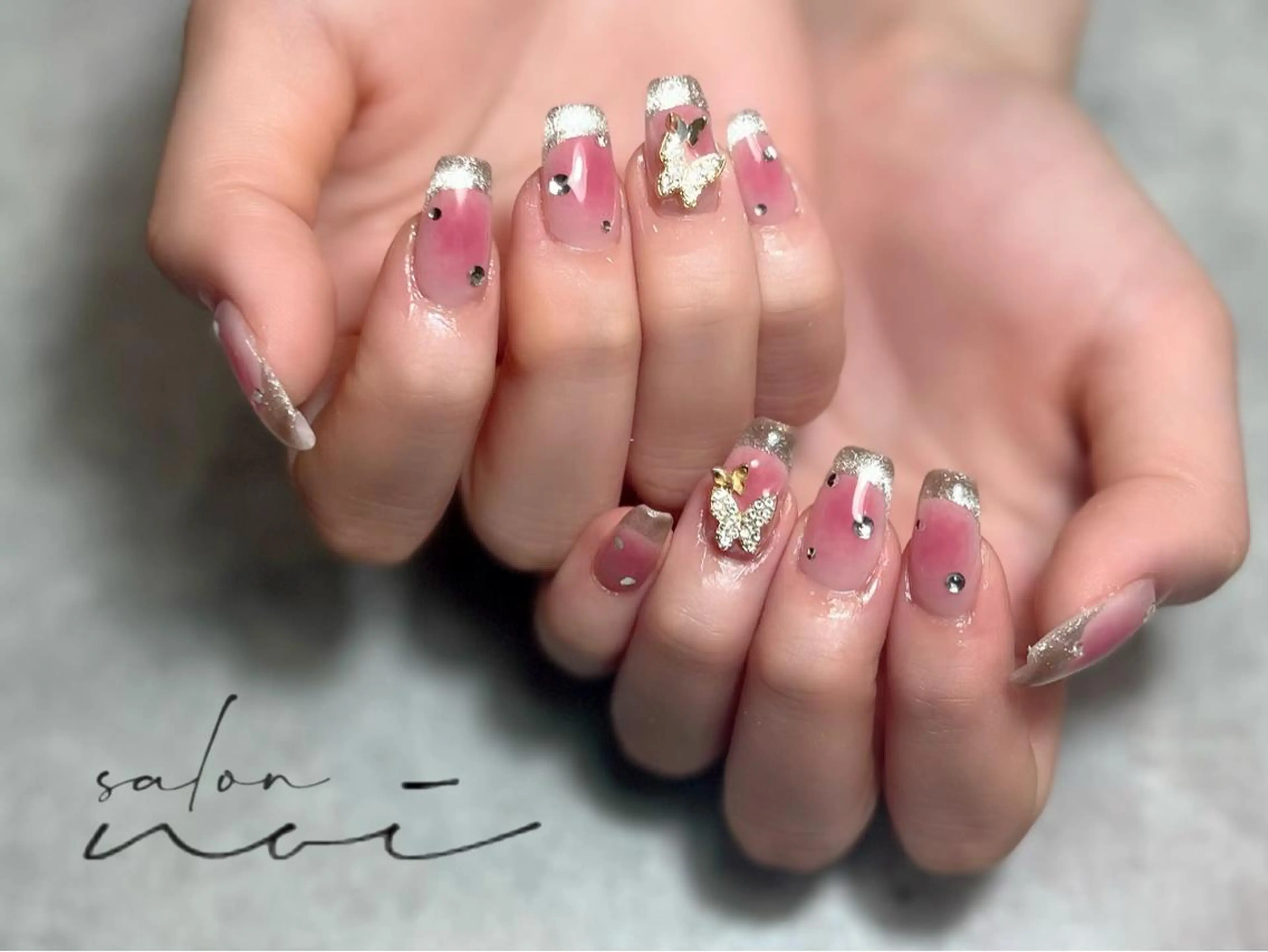 ネイル チークネイル フレンチネイル マグネットネイル マグネットフレンチ ハンドネイル salon noi所属・salon noiのネイルデザイン