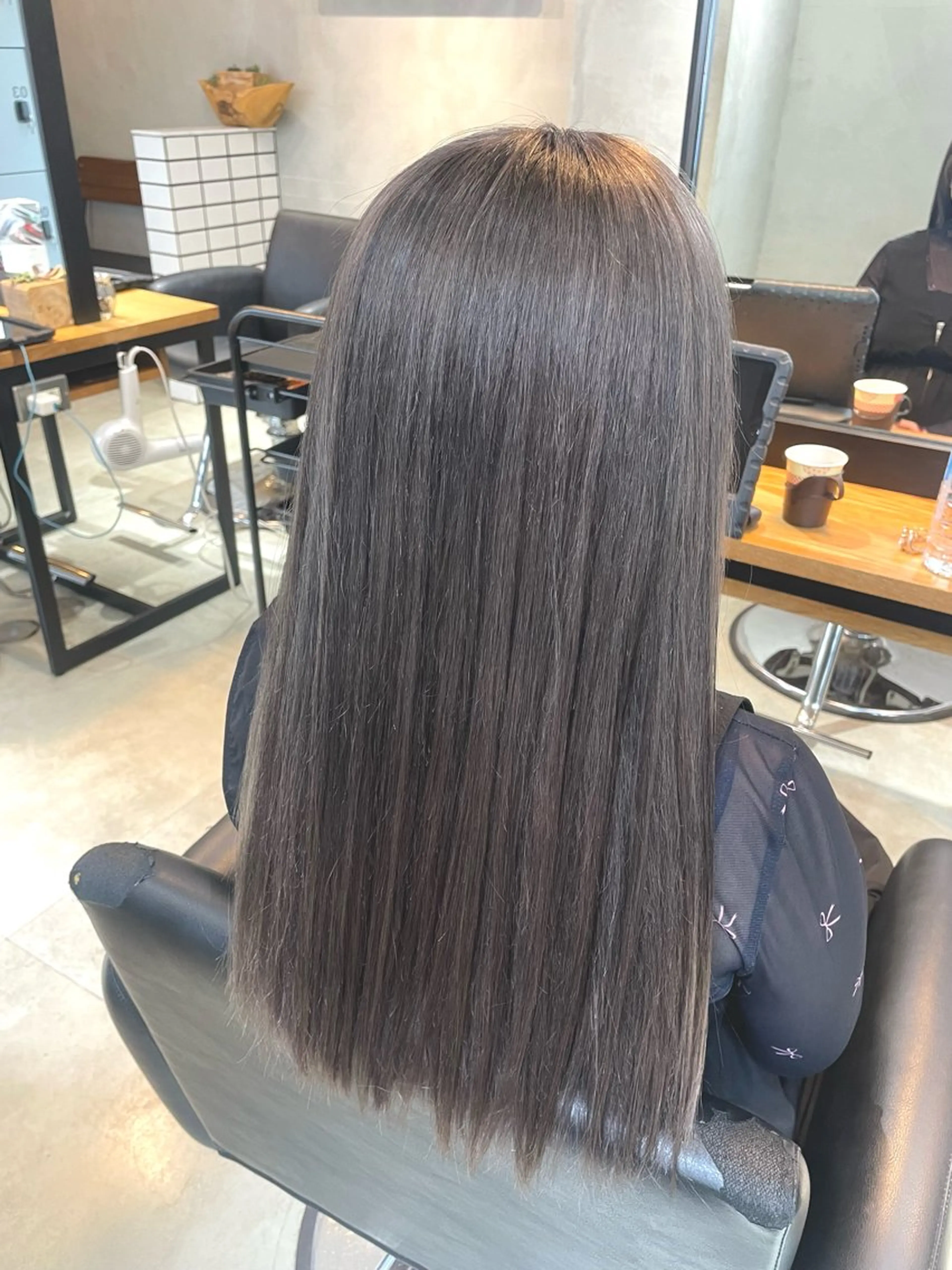 カラー ベージュカラー シルバー シルバーベージュ ヘアカラー HAYATA/透明感 /派手髪/ケアブリのヘアスタイル