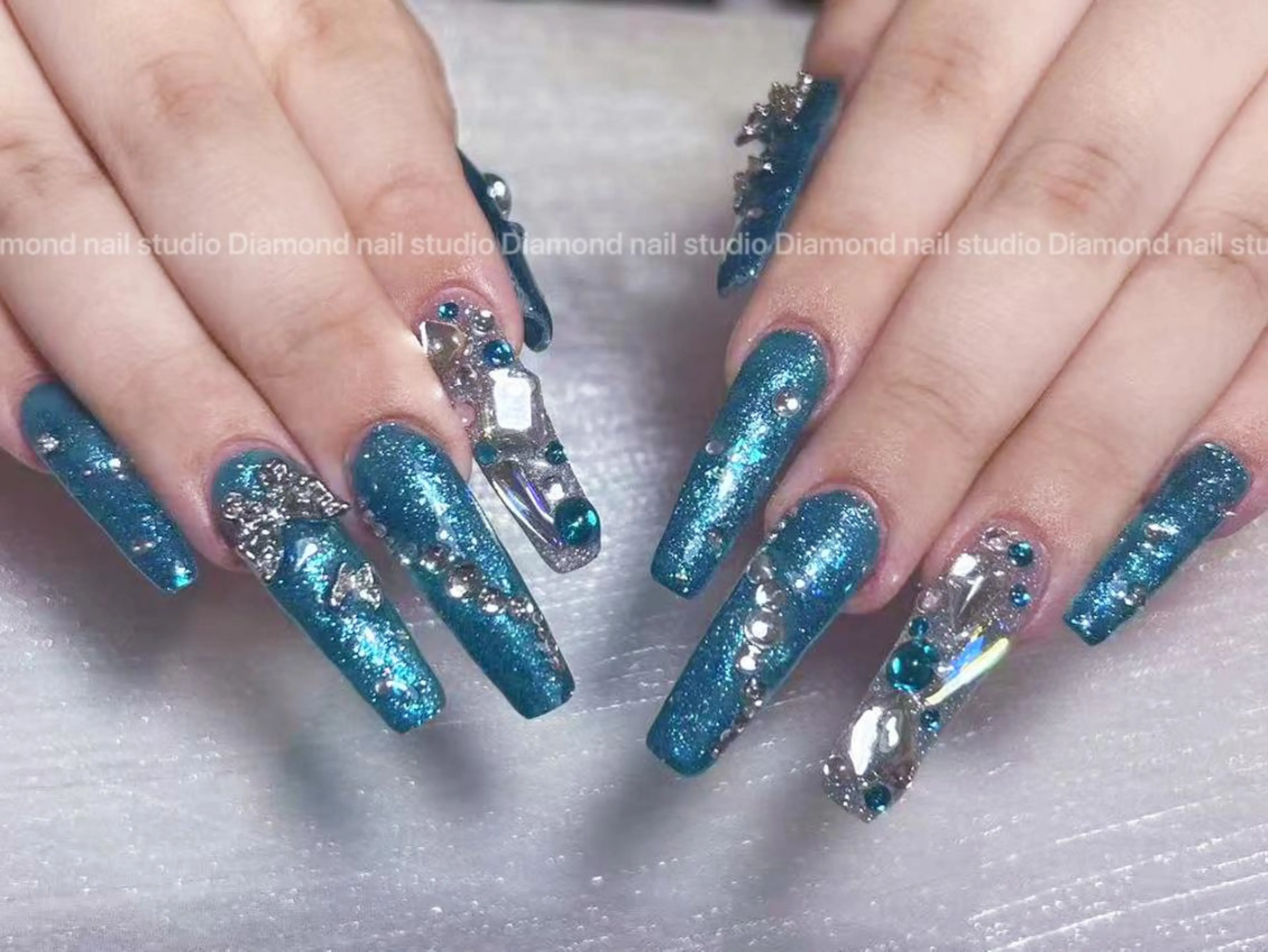 ネイル アートネイル オーロラネイル ガーリー キラキラネイル マグネットネイル ハンドネイル DIAMOND 💅のネイルデザイン