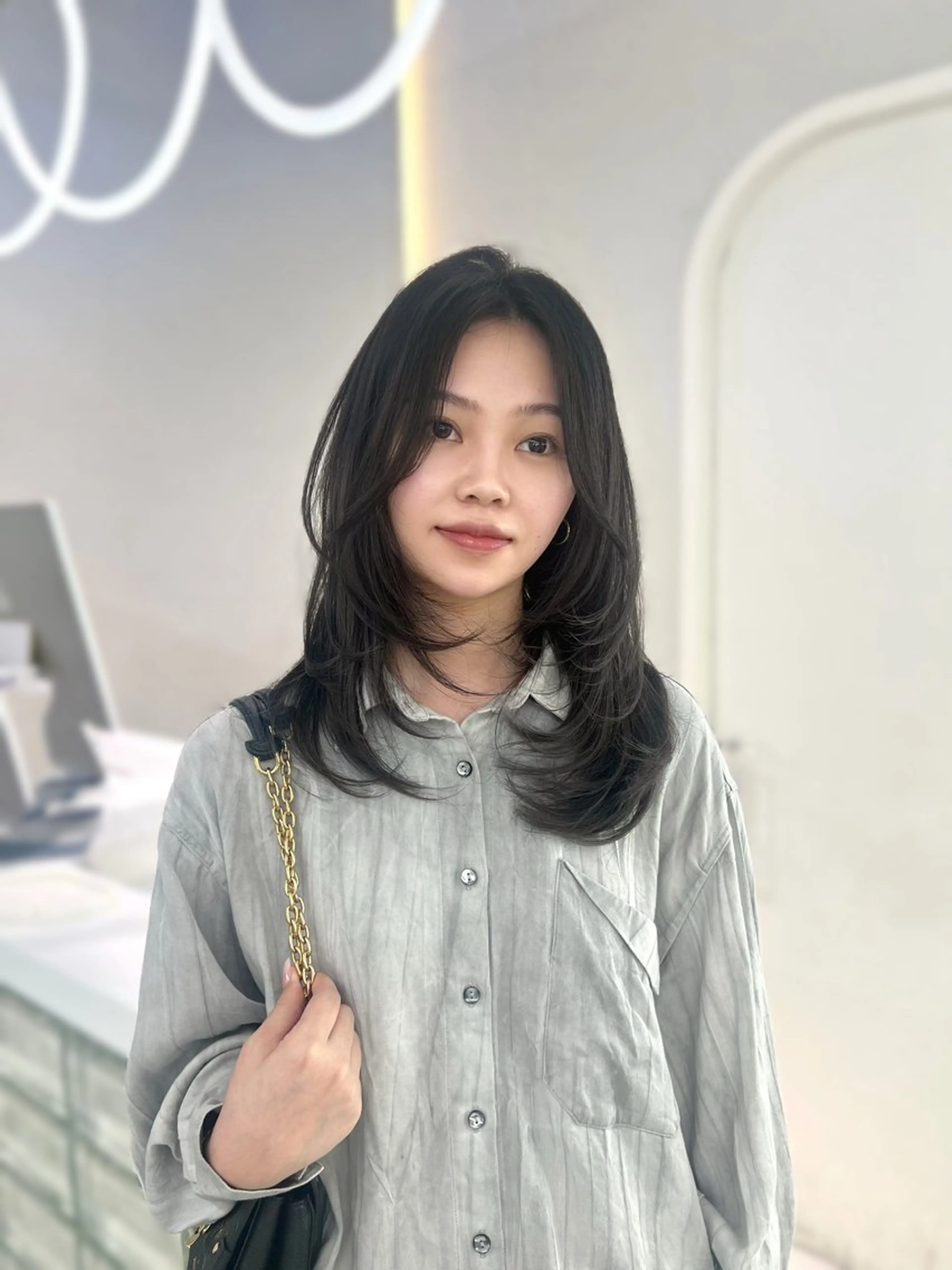 ミディアム ミディアムレイヤー 伸ばしかけ レイヤーカット カット ヘアカラー GAGA所属・GAGA AMIKAのヘアスタイル