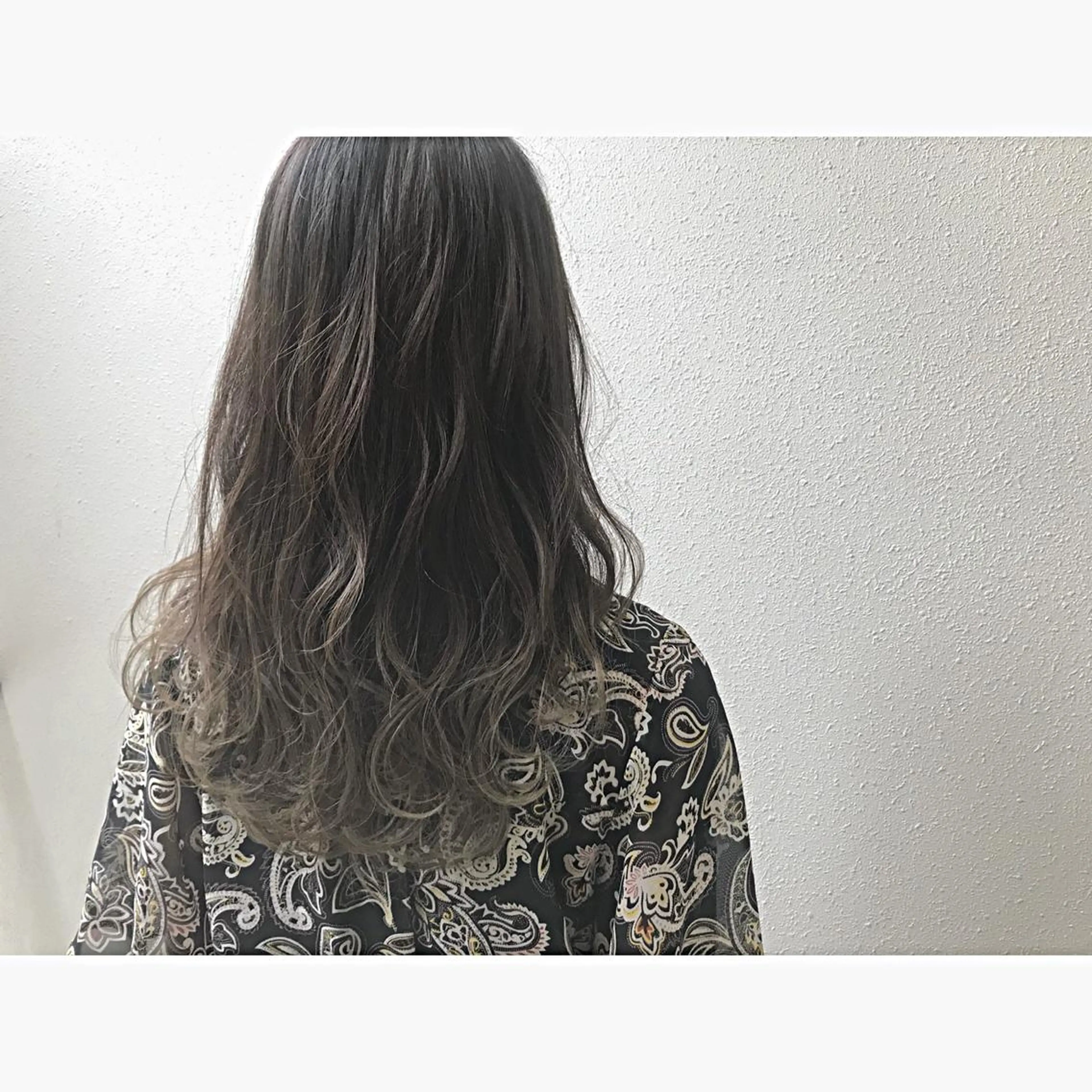 セミロング カラー グラデーションカラー ハイライトカラー ハイライト カット ヘアカラー トリートメント 荒木 拓也のヘアスタイル