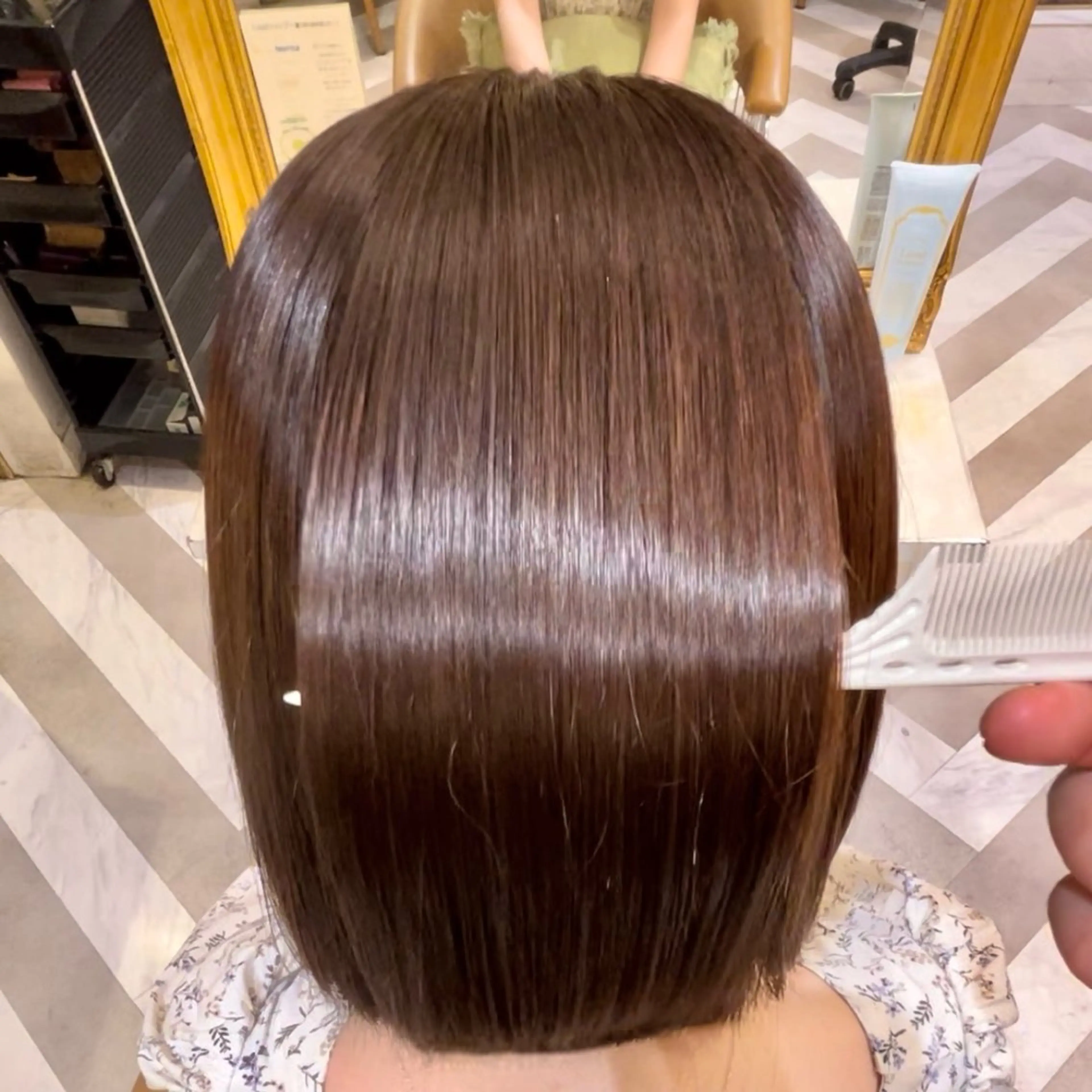 半額以下で出来ちゃうの！？ダメージを気にされてる方へ🍎カラー＋１ステップトリートメント🍎前髪カットサービス🍎の写真