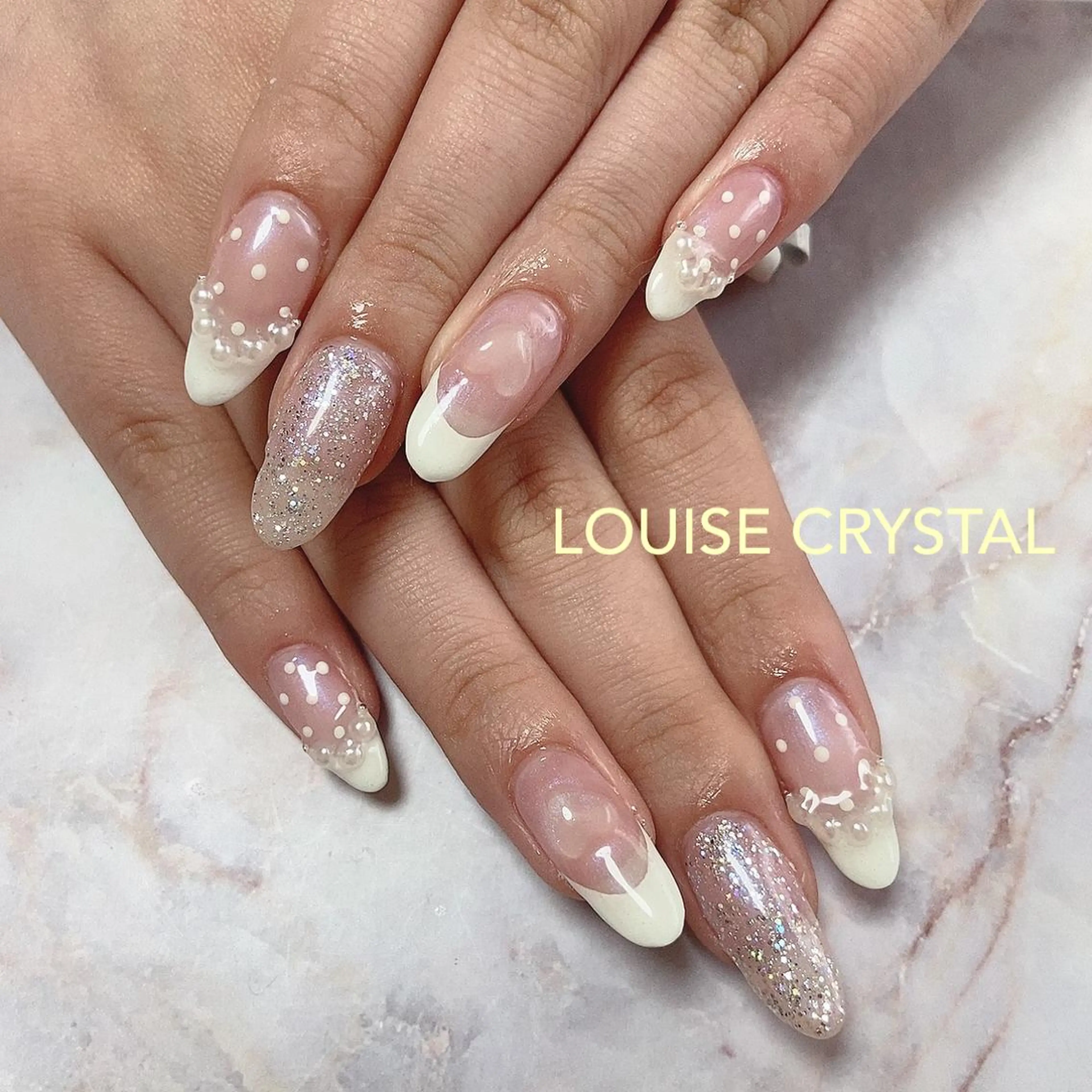 ネイル ハンドネイル LOUISE CRYSTALのネイルデザイン