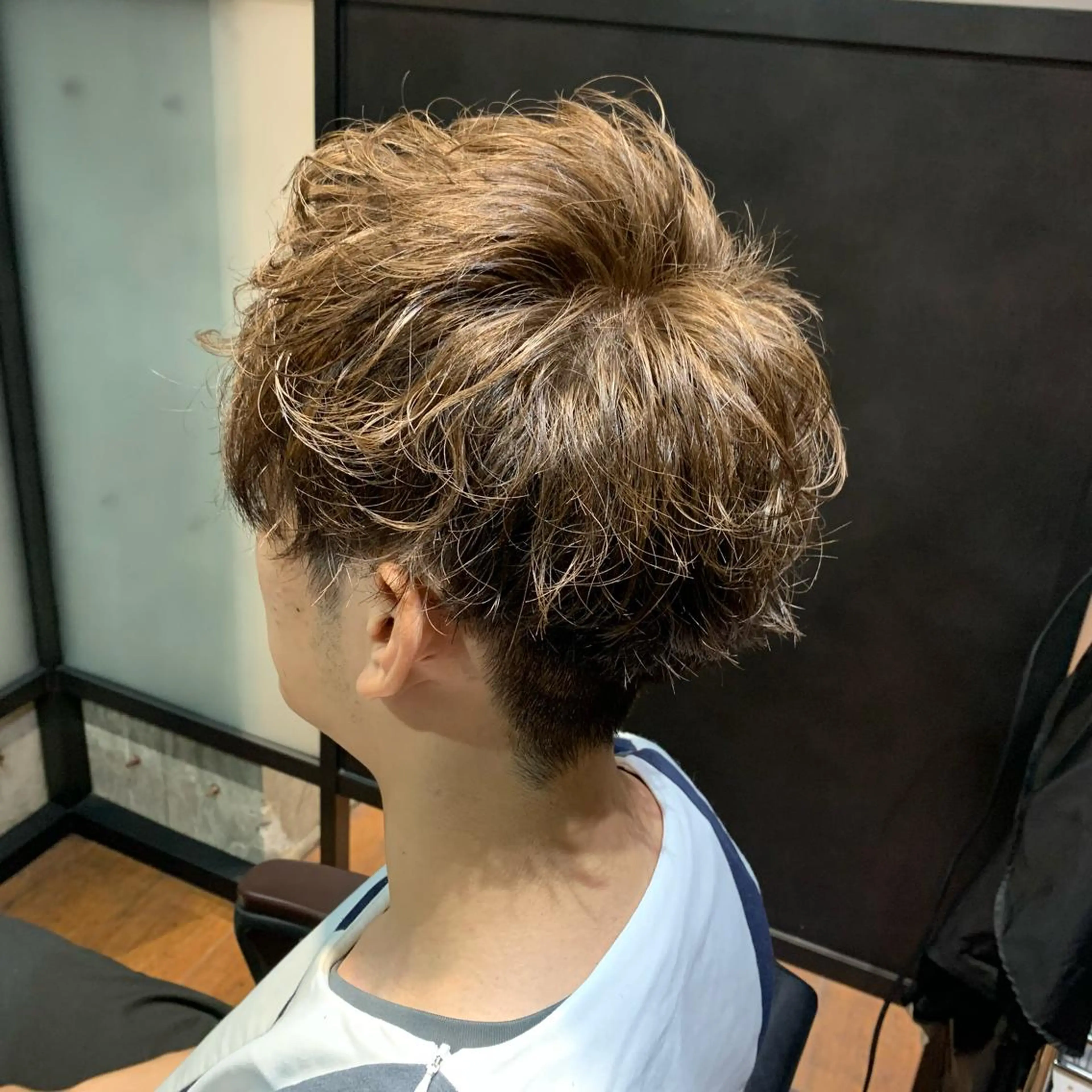 カラー メンズ newi TATSUのヘアスタイル