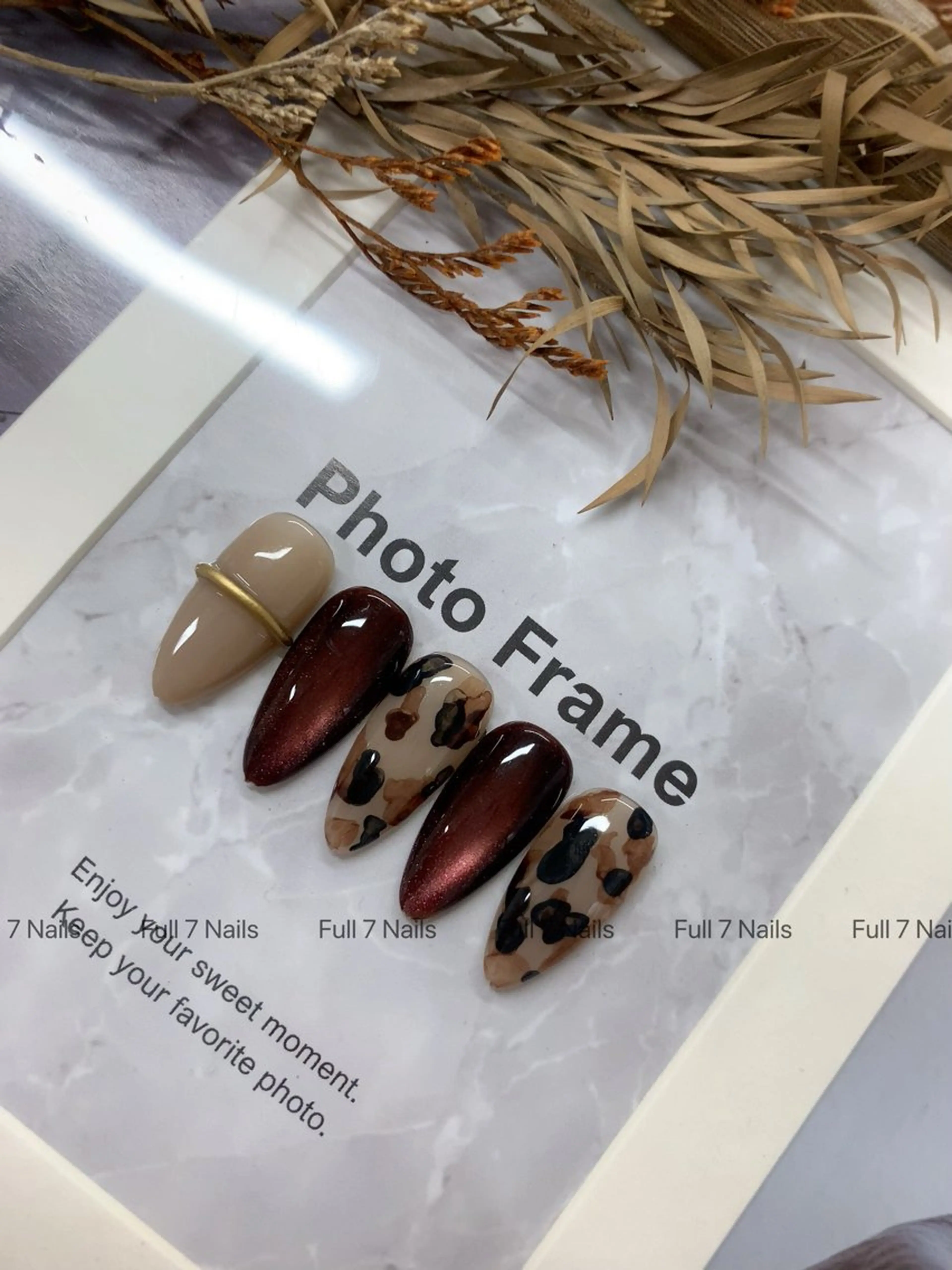 ミディアム ハンドネイル Full 7 Nails所属・Full 7Nail-団子のネイルデザイン