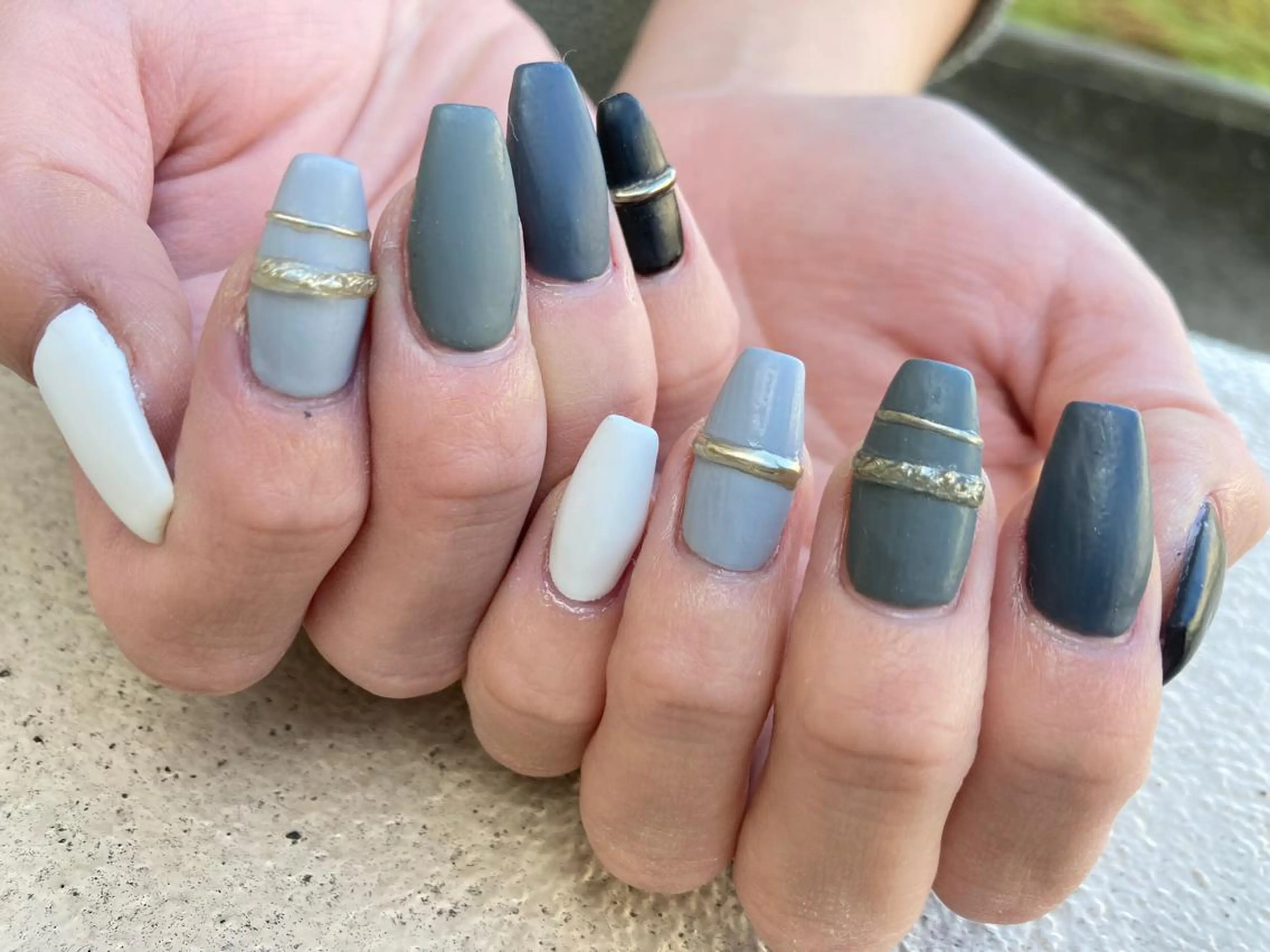 セミロング ネイル ハンドネイル フットネイル ✴︎ Delightのネイルデザイン