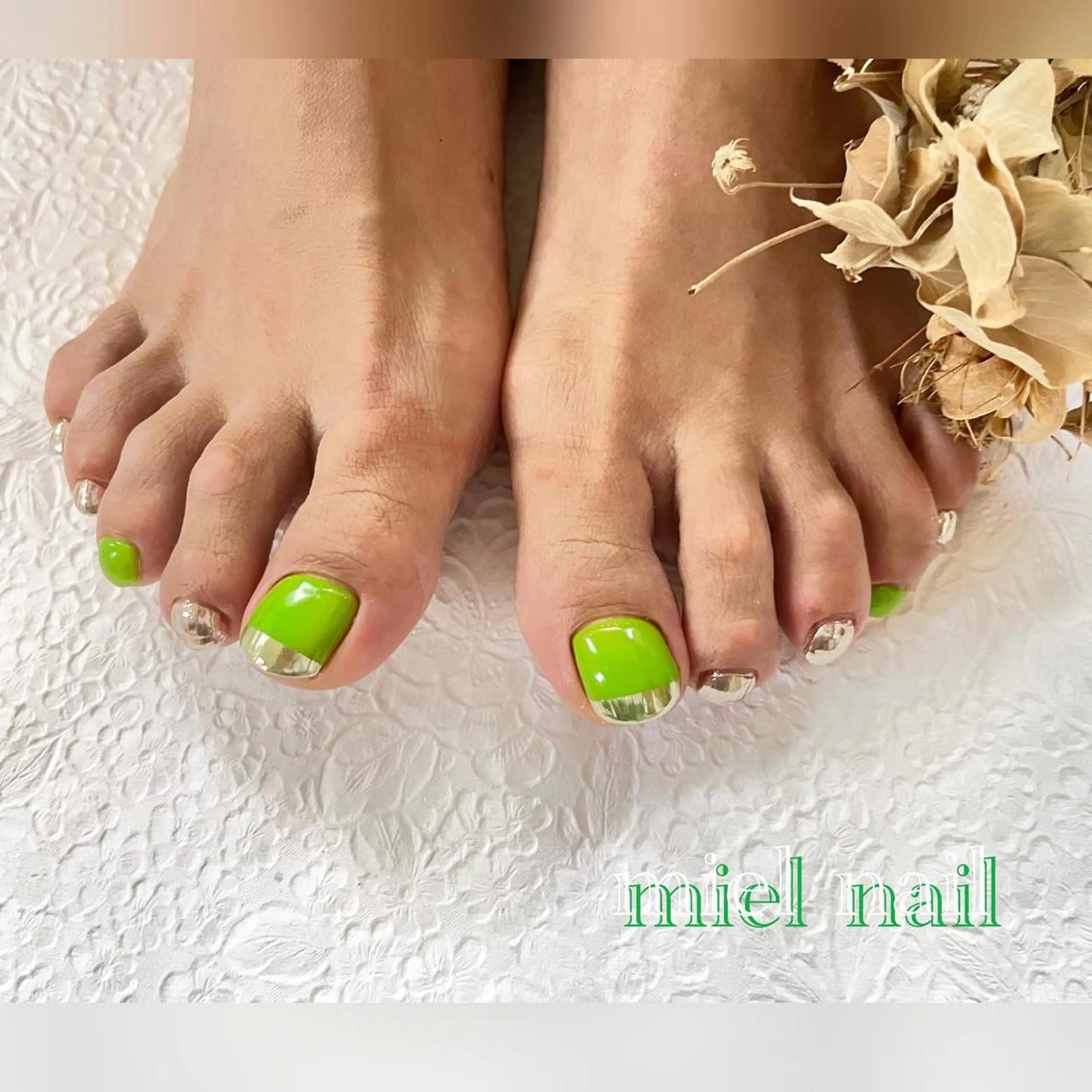 ネイル フットネイル フレンチネイル ミラーネイル 夏ネイル フットネイル miel nailのネイルデザイン