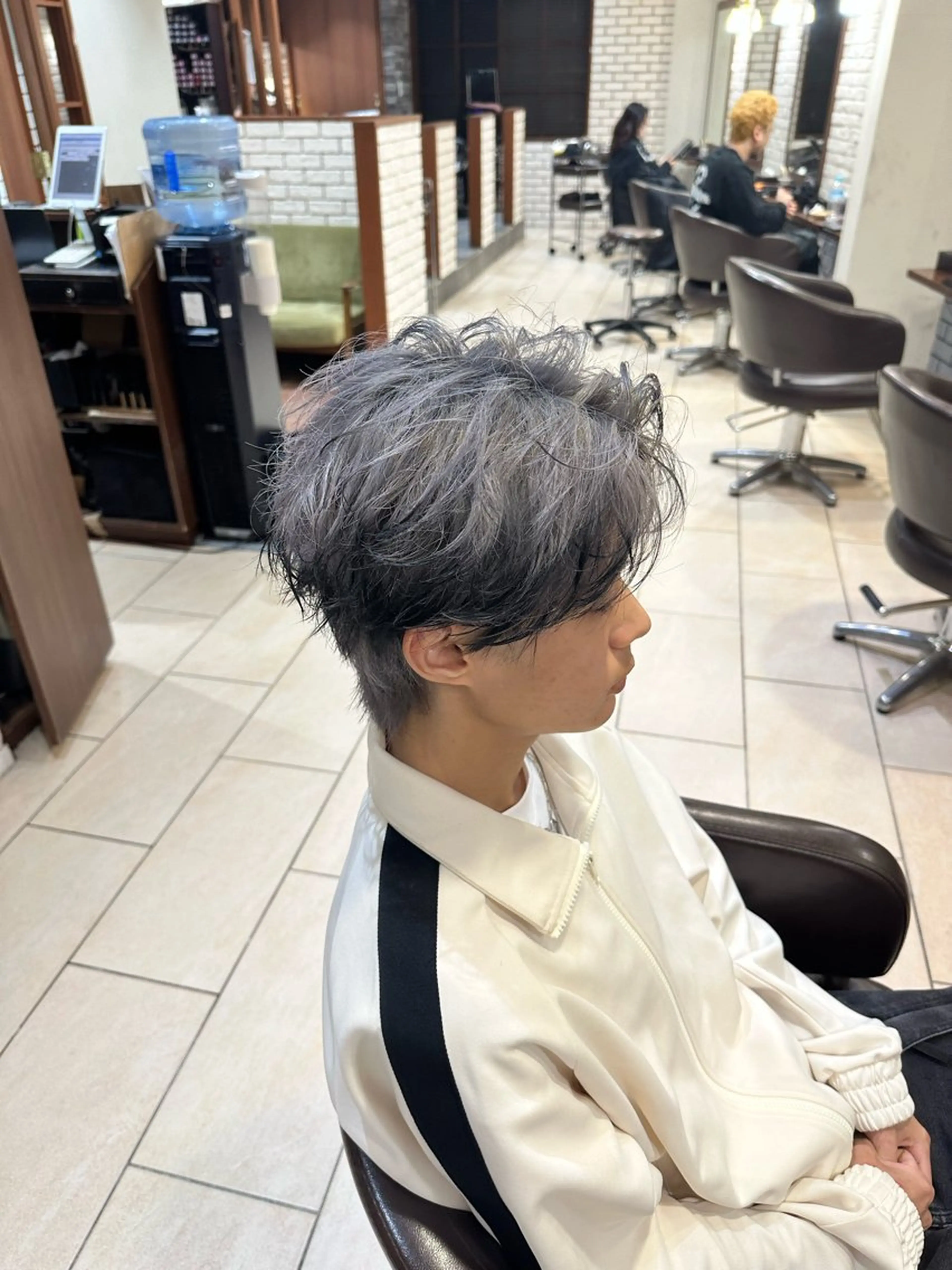 カラー メンズ メンズブリーチ マッシュ ブリーチ シルバー ルシクラージュ武蔵小杉店所属・武蔵小杉【美髪縮 毛矯正】丸山智久のヘアスタイル