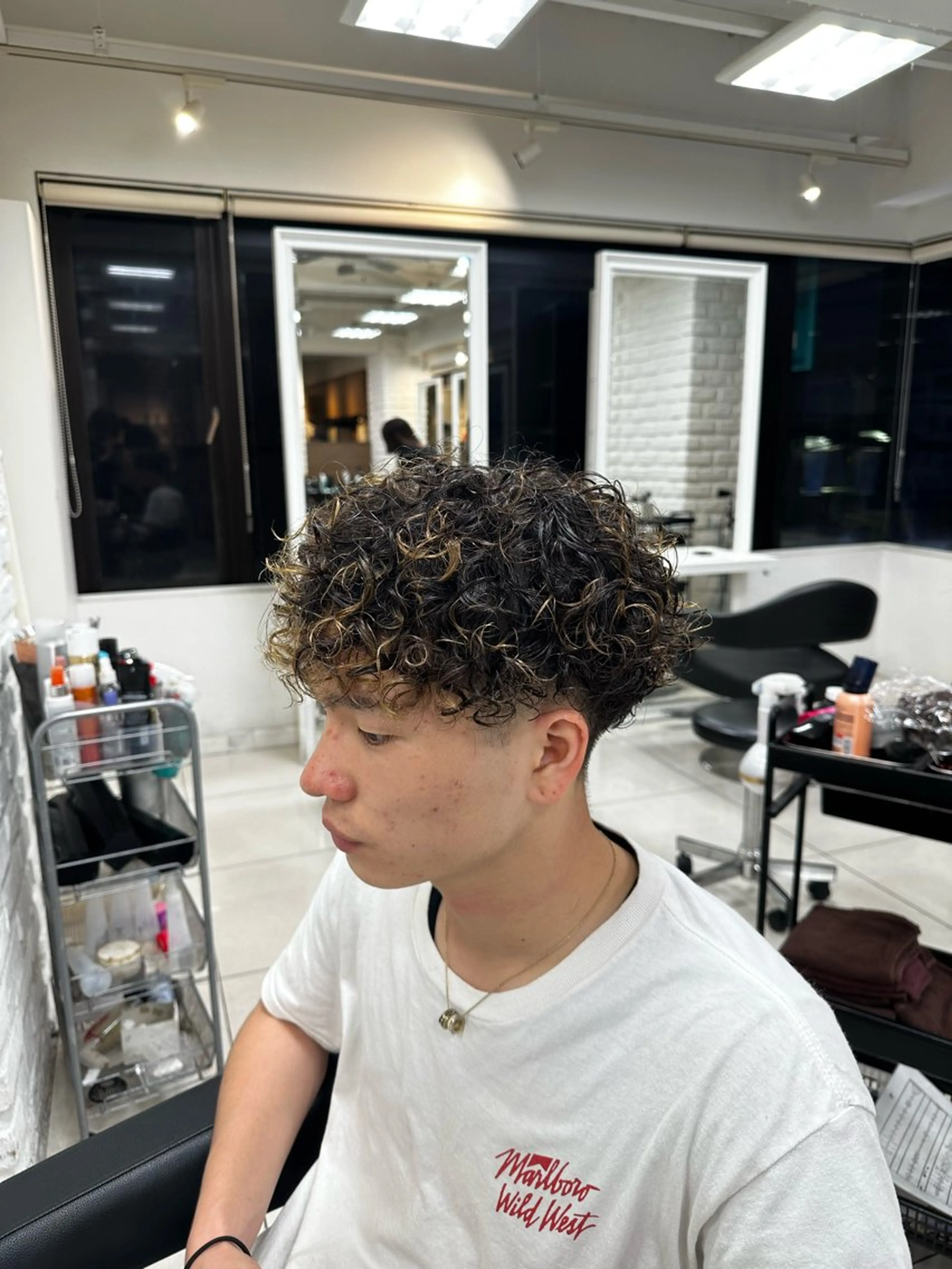 パーマ メンズ メンズブリーチ メンズパーマ プードルパーマ プードルパーマ フェザーパーマ職人 🪶ryosukeのヘアスタイル