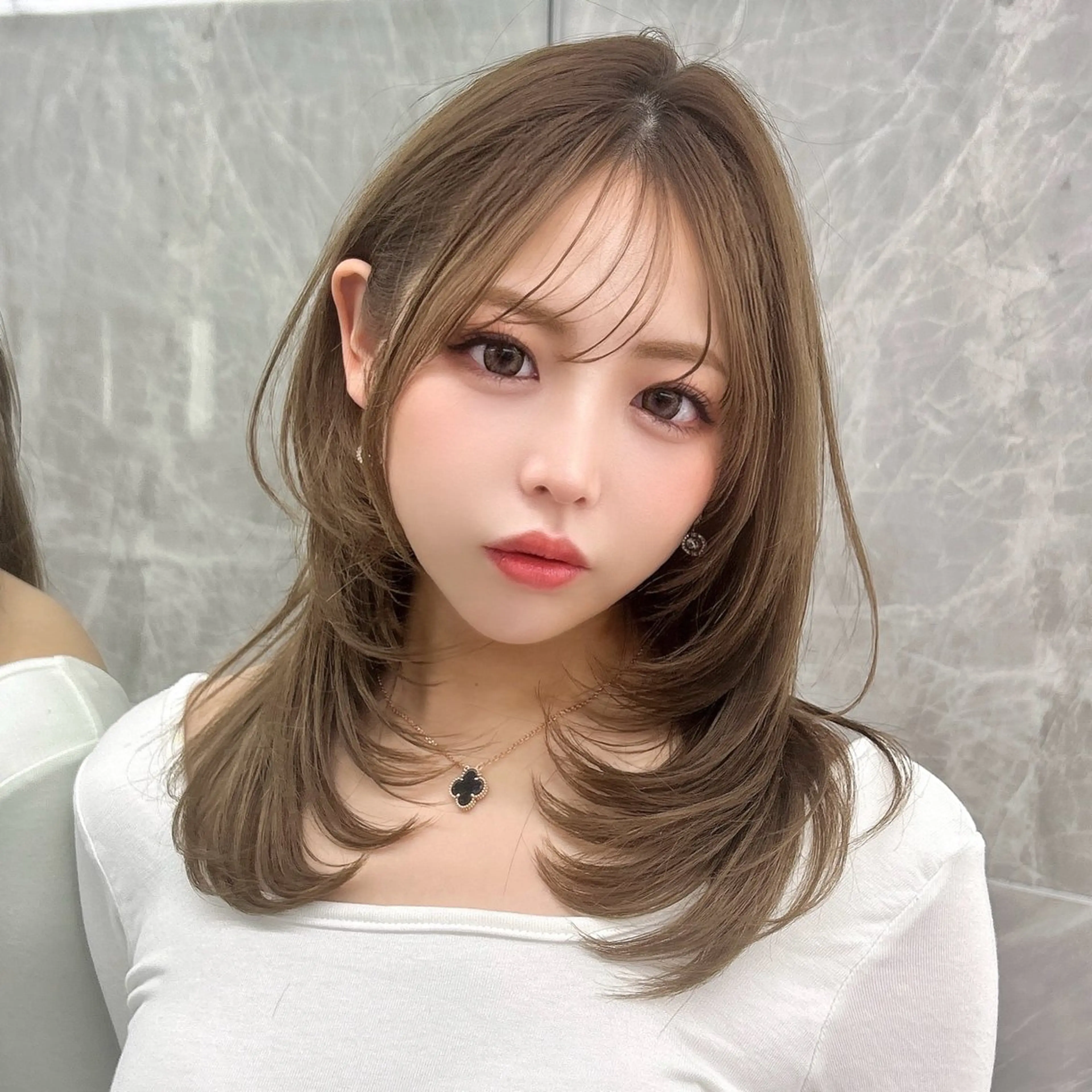 ミディアム 韓国顔まわり/前髪 /レイヤー/いつきのヘアスタイル