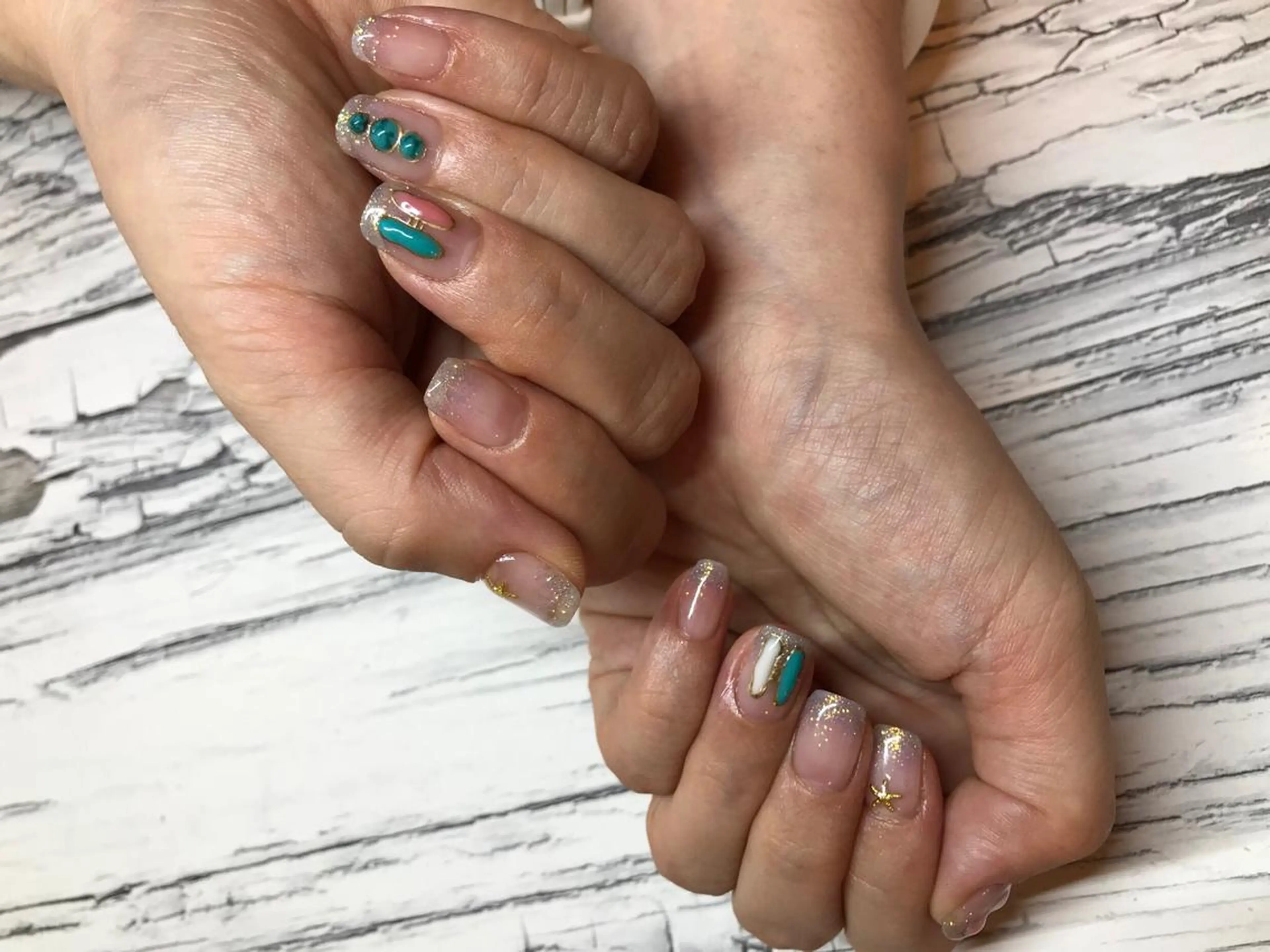 ネイル アートネイル グラデーション キラキラネイル ラメ(グリッター) atelier chic+所属・atelier chic+のネイルデザイン