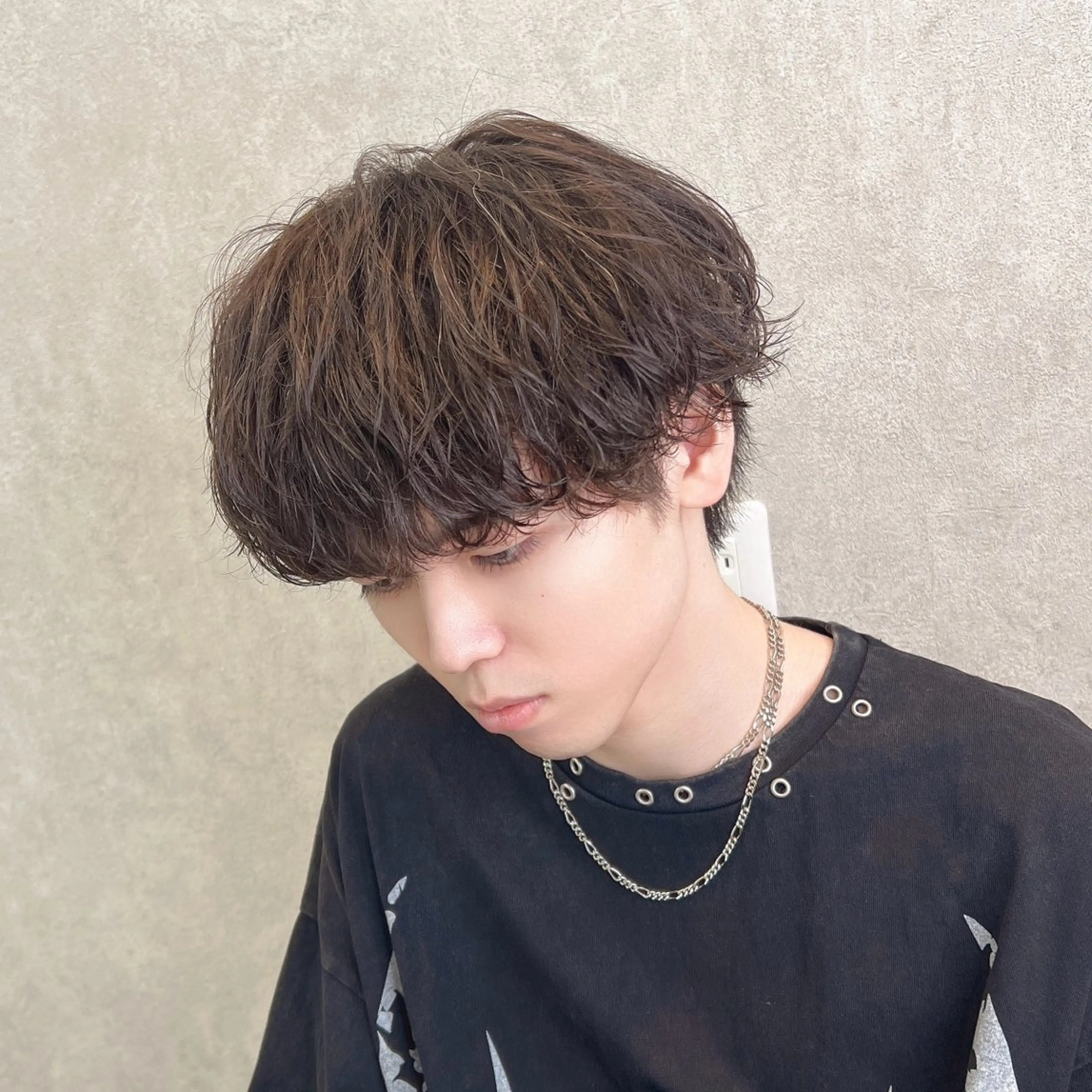 ミディアム パーマ メンズ ミディアムパーマ メンズパーマ フェザー/ゆるふわ パーマ/鐘ヶ江 航青のヘアスタイル