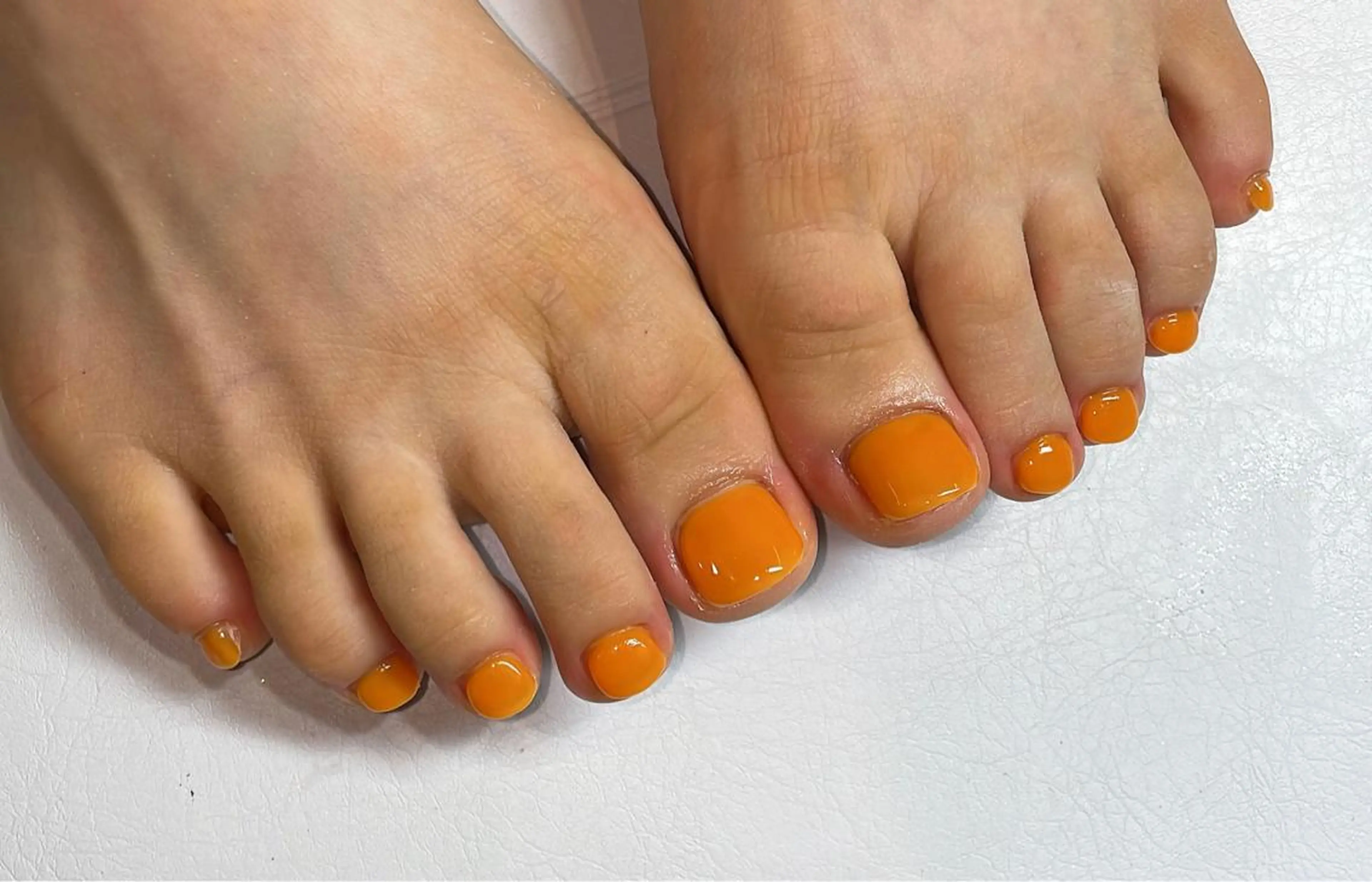 ネイル フットネイル VIERU 🌈🎀💖のネイルデザイン