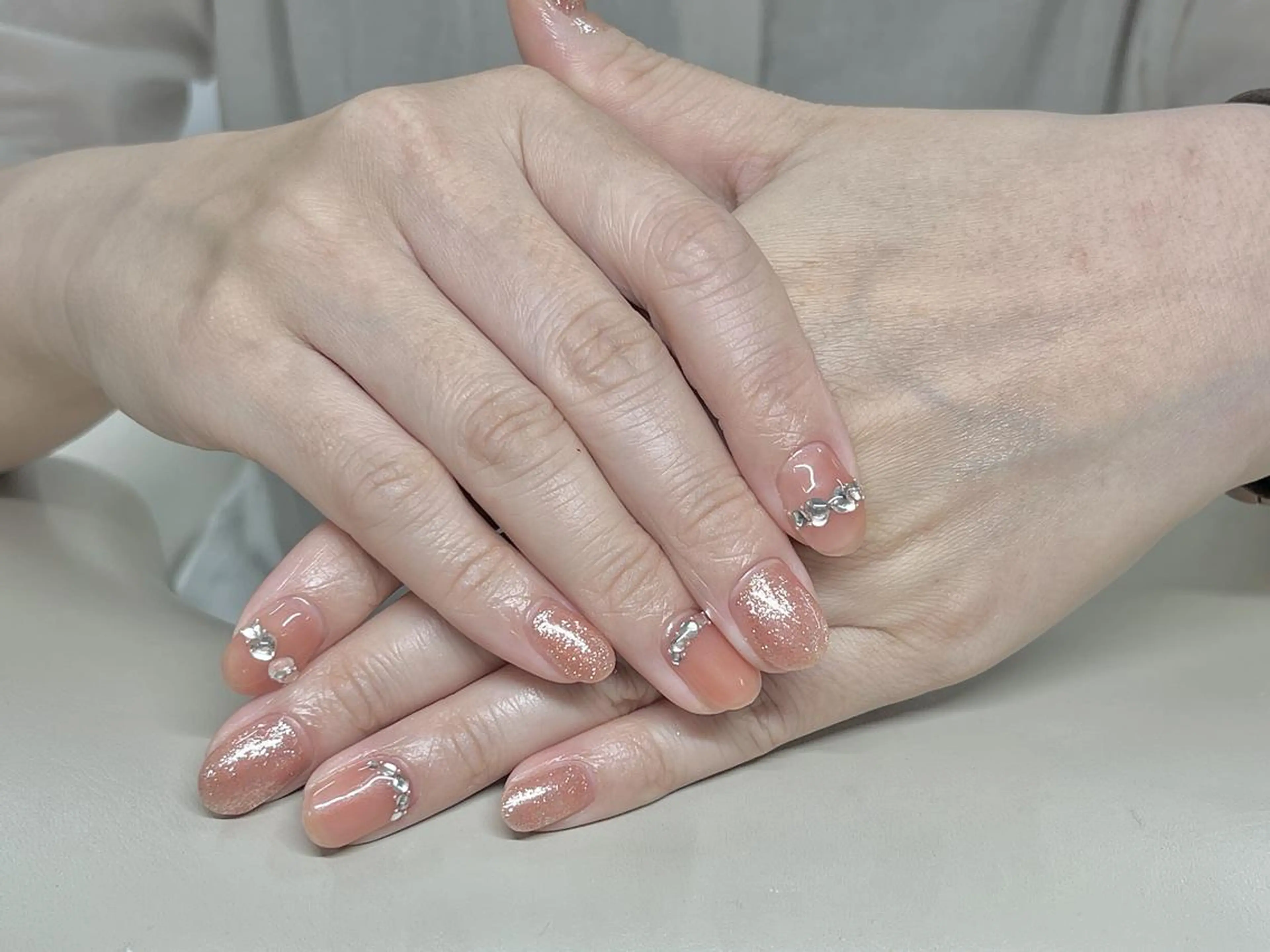 ネイル 長さ出し ジェルネイル 韓国ネイル ラメ(グリッター) ラメグラデーション ダイ ゲンゲンのネイルデザイン