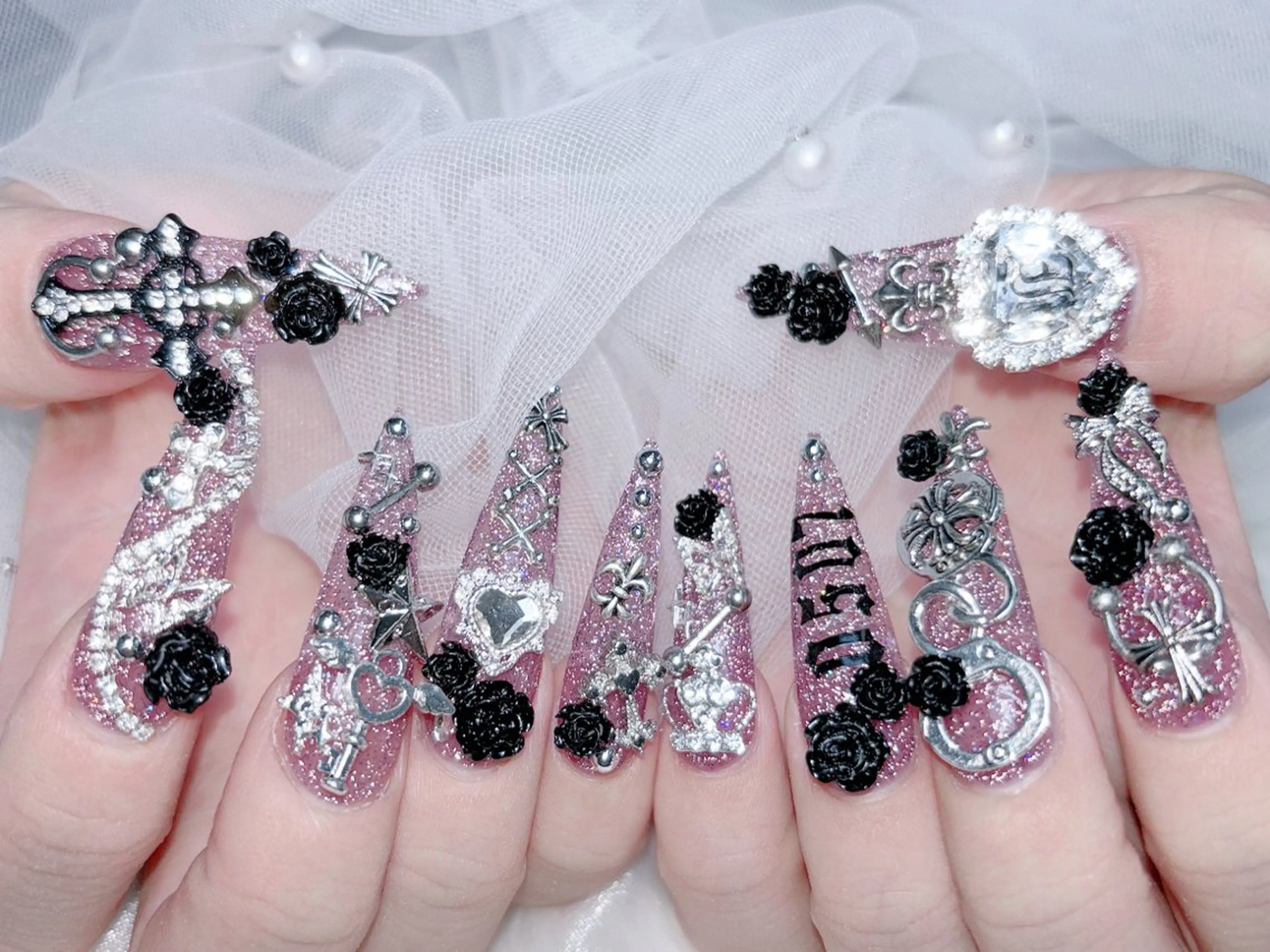 ネイル 成人式 ロングネイル マグネットネイル 大理石ネイル(マーブル) リボン ハンドネイル MoMoA Nail ネイル長さ出し専門店のネイルデザイン