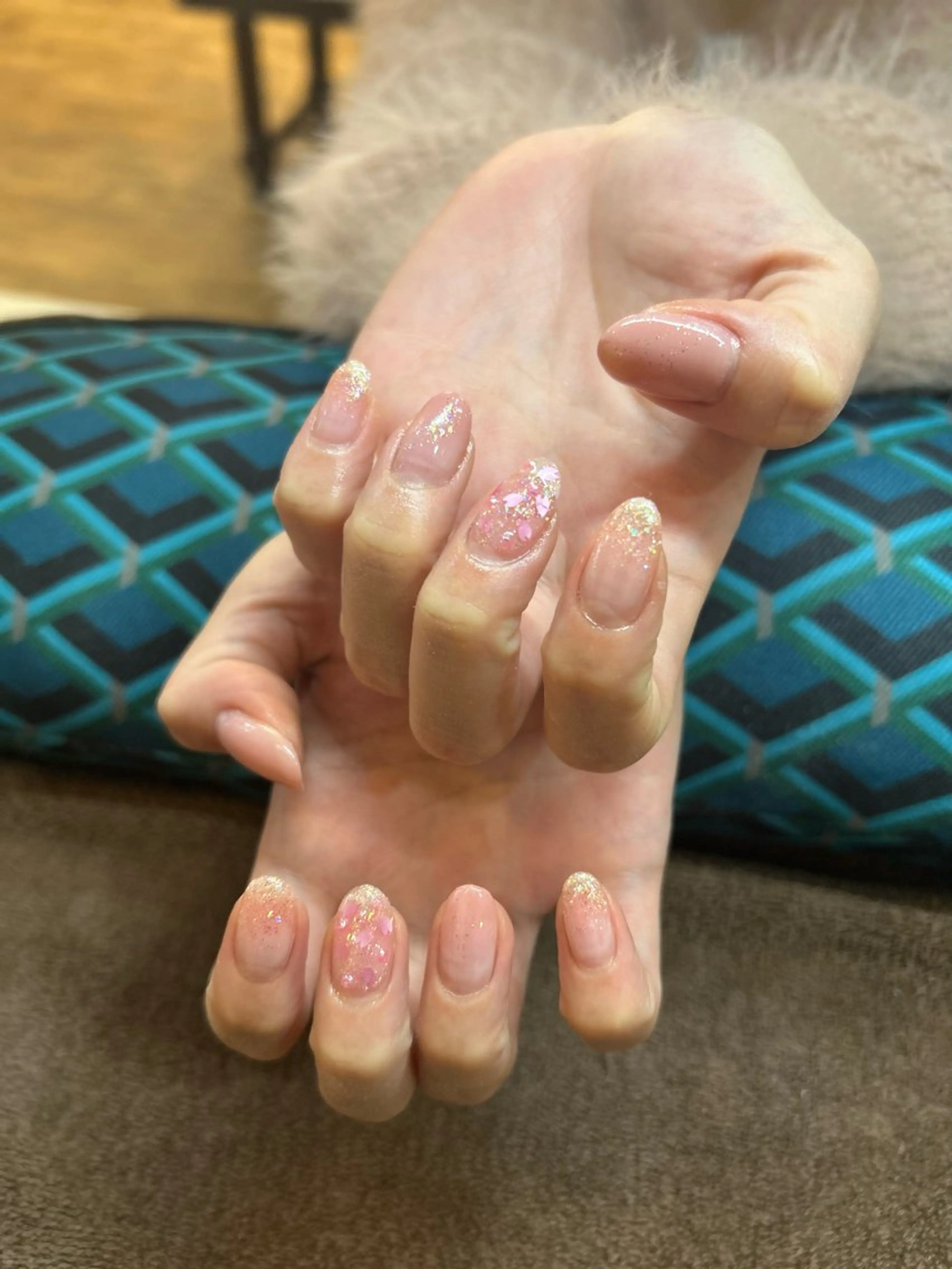 ネイル 桜ネイル グラデーション ラメ(グリッター) ラメグラデーション 春ネイル ハンドネイル nails Mintia ～esaka～所属・松本 麻子のネイルデザイン