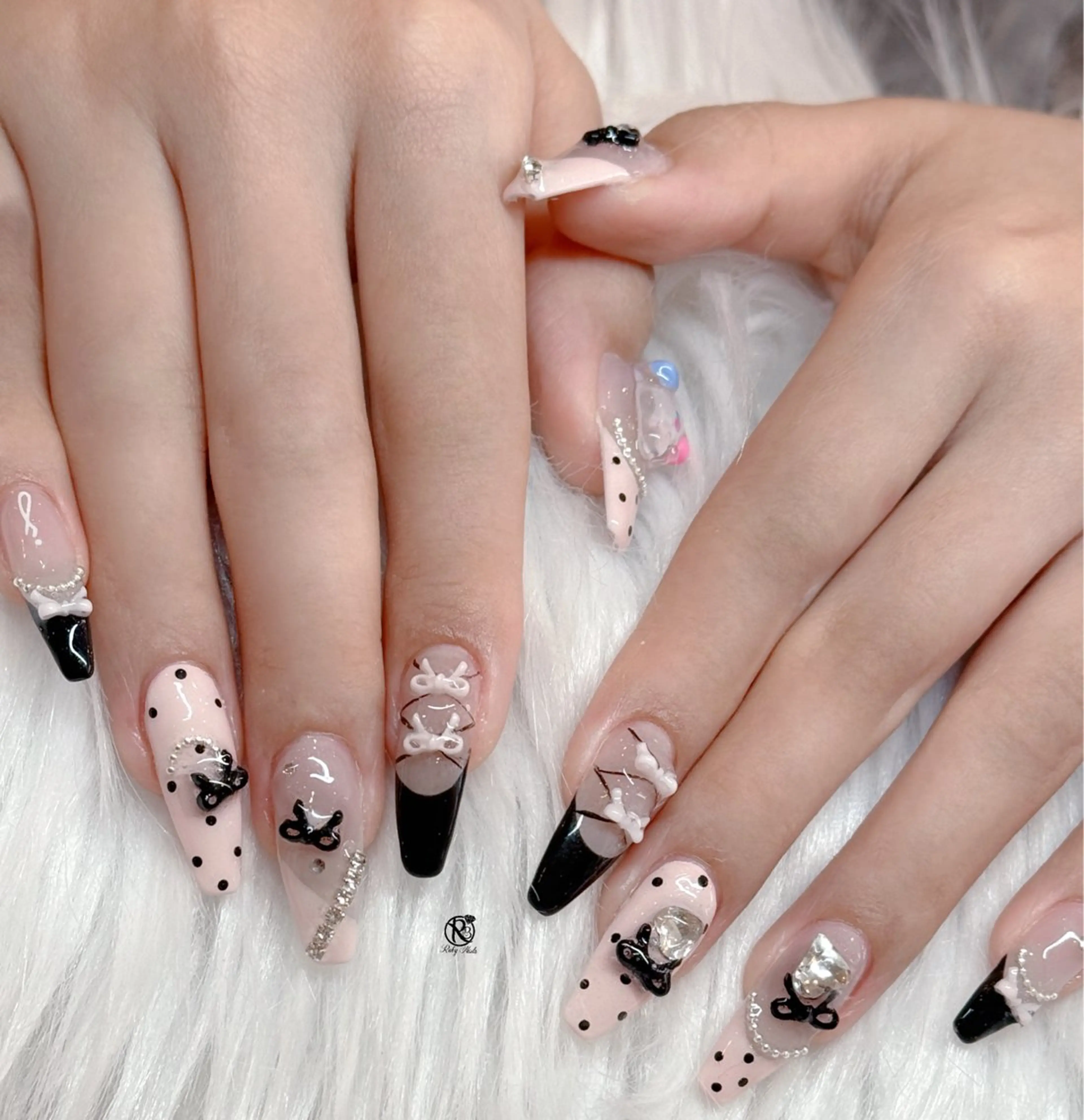 ネイル ボルドー ブラウン チークネイル ドット フットネイル ハンドネイル CHERRYネイルサロン所属・チェリネイルサロン 霞ヶ関のネイルデザイン