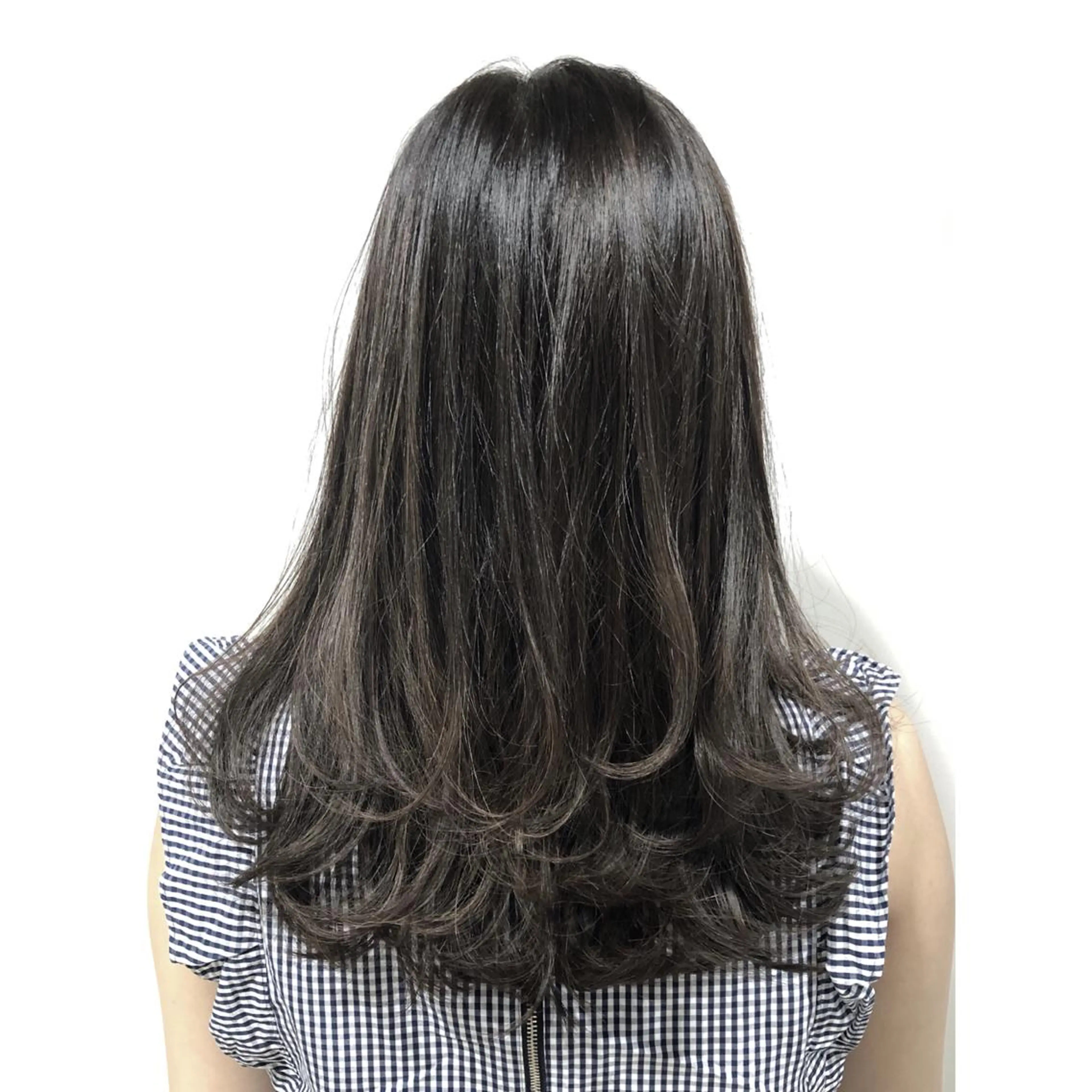 セミロング カラー アッシュ ベージュカラー 透明感カラー ハイライトカラー イルミナカラー KIZU 髪質改善 オカルト怪談のヘアスタイル