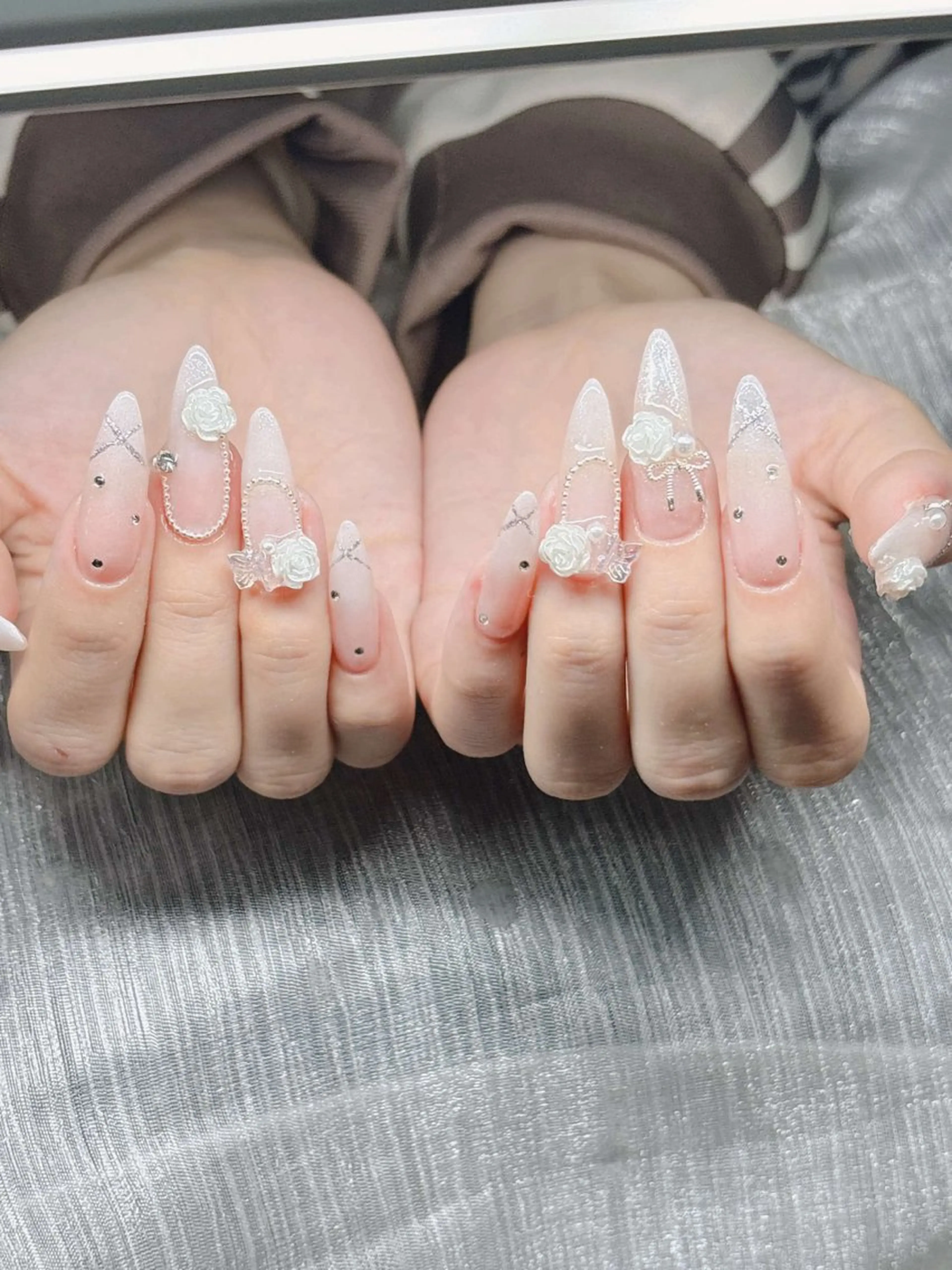 ネイル 長さ出し グラデーション 卒業式 キラキラネイル マグネットネイル Lee Nailsのネイルデザイン