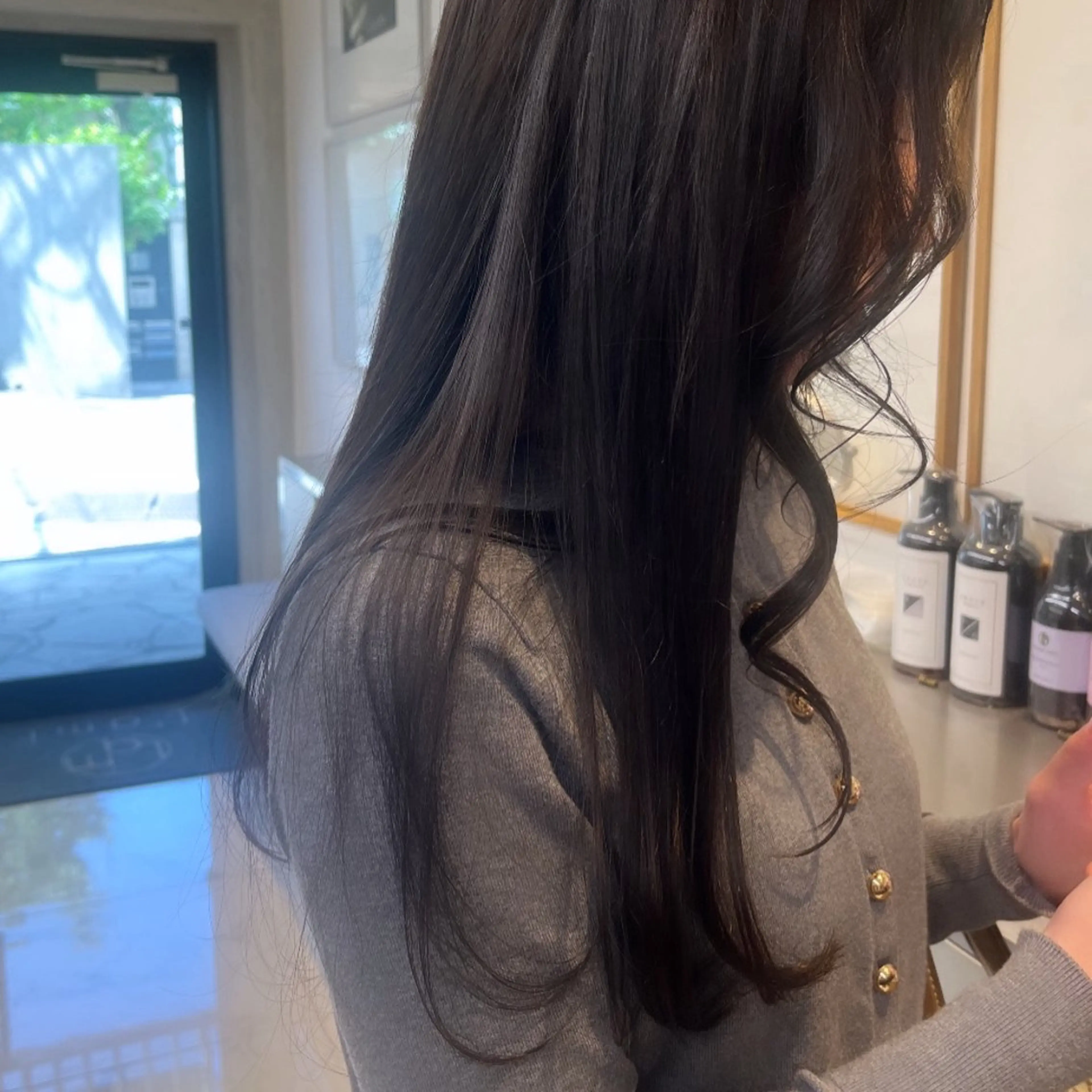 セミロング カラー アッシュ アッシュグレー アッシュグレージュ ブルーカラー ブルーグレー ヘアカラー トリートメント ヘッドスパ ヘアセット カジュアルを女っぽく 𝗮𝘆𝗮𝗰𝗼のヘアスタイル