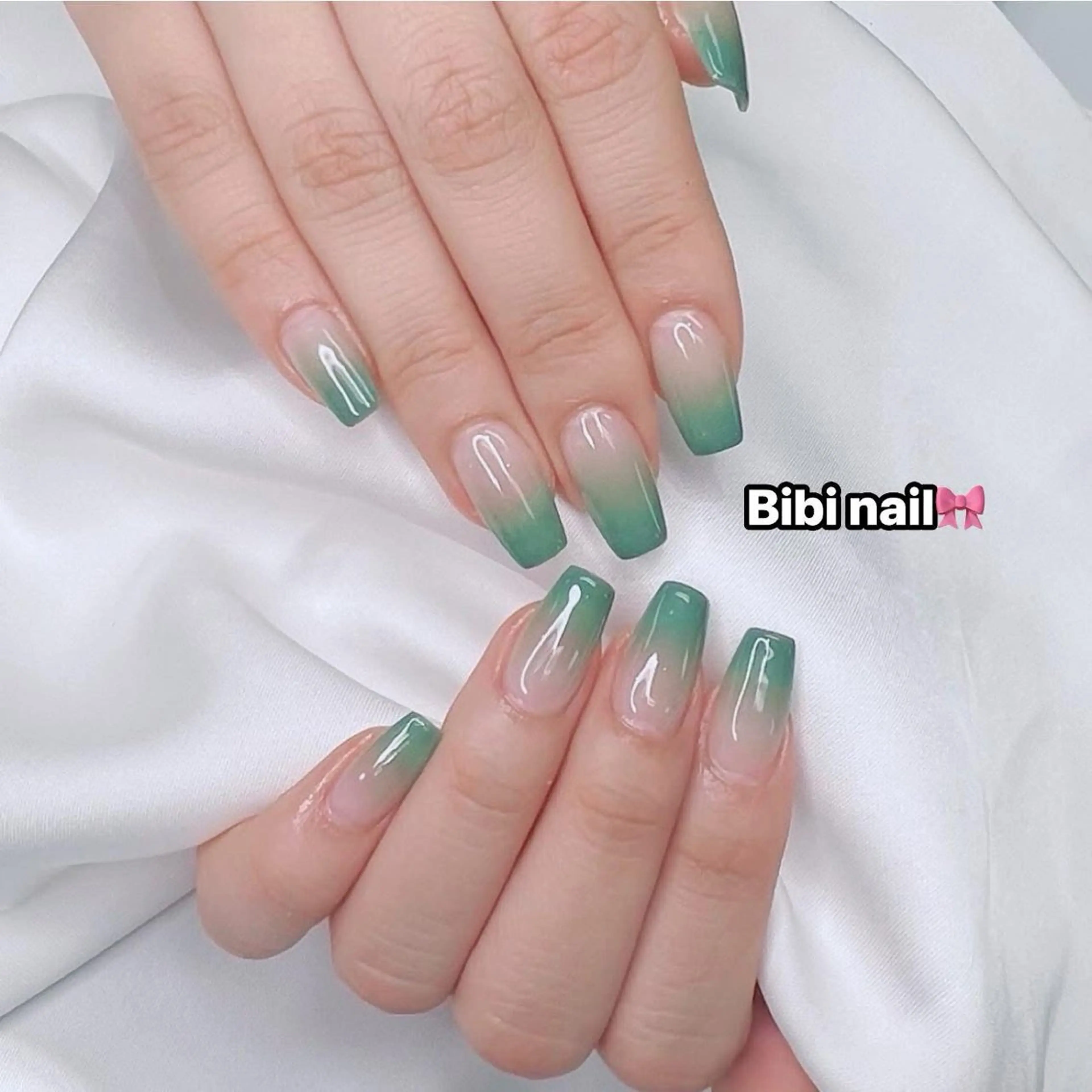 ミディアム ハンドネイル Bibi beauty spa Osaka所属・Chann Channのネイルデザイン